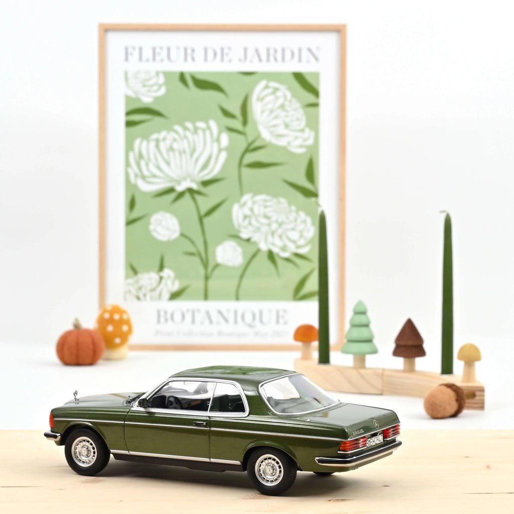 Mercedes-Benz 280 CE 1980 Vert métallisé 1/18