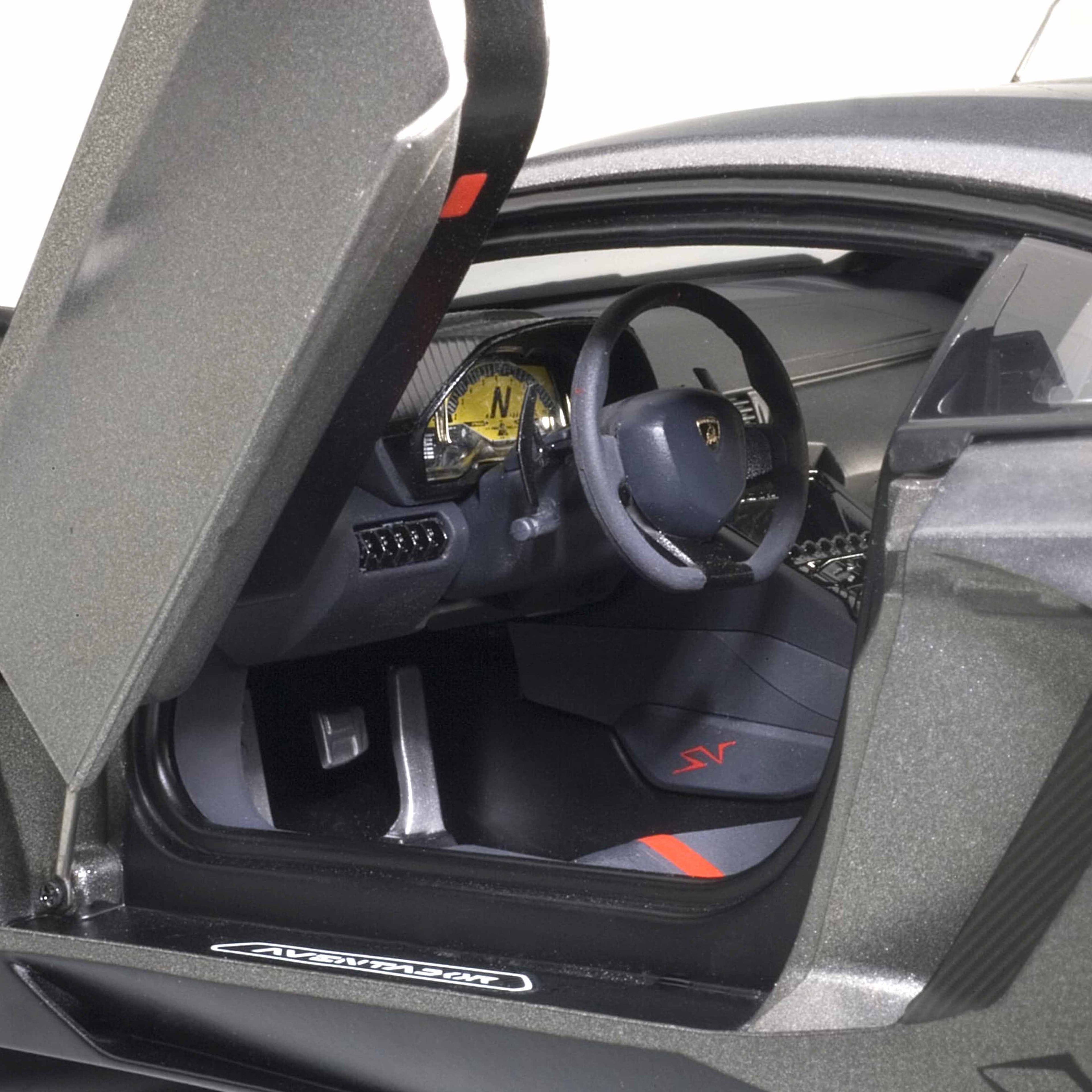 Lamborghini Aventador LP750-4 SV 2015 Titan Grey/Mat Grey 1:18