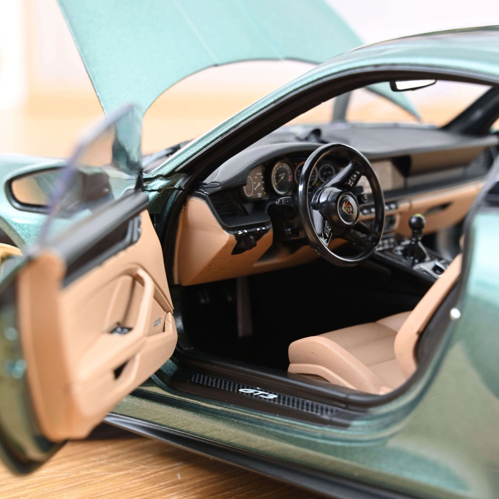 Porsche 911 GT3 avec Pack Touring 2021 Vert Malachite mét. 1:18