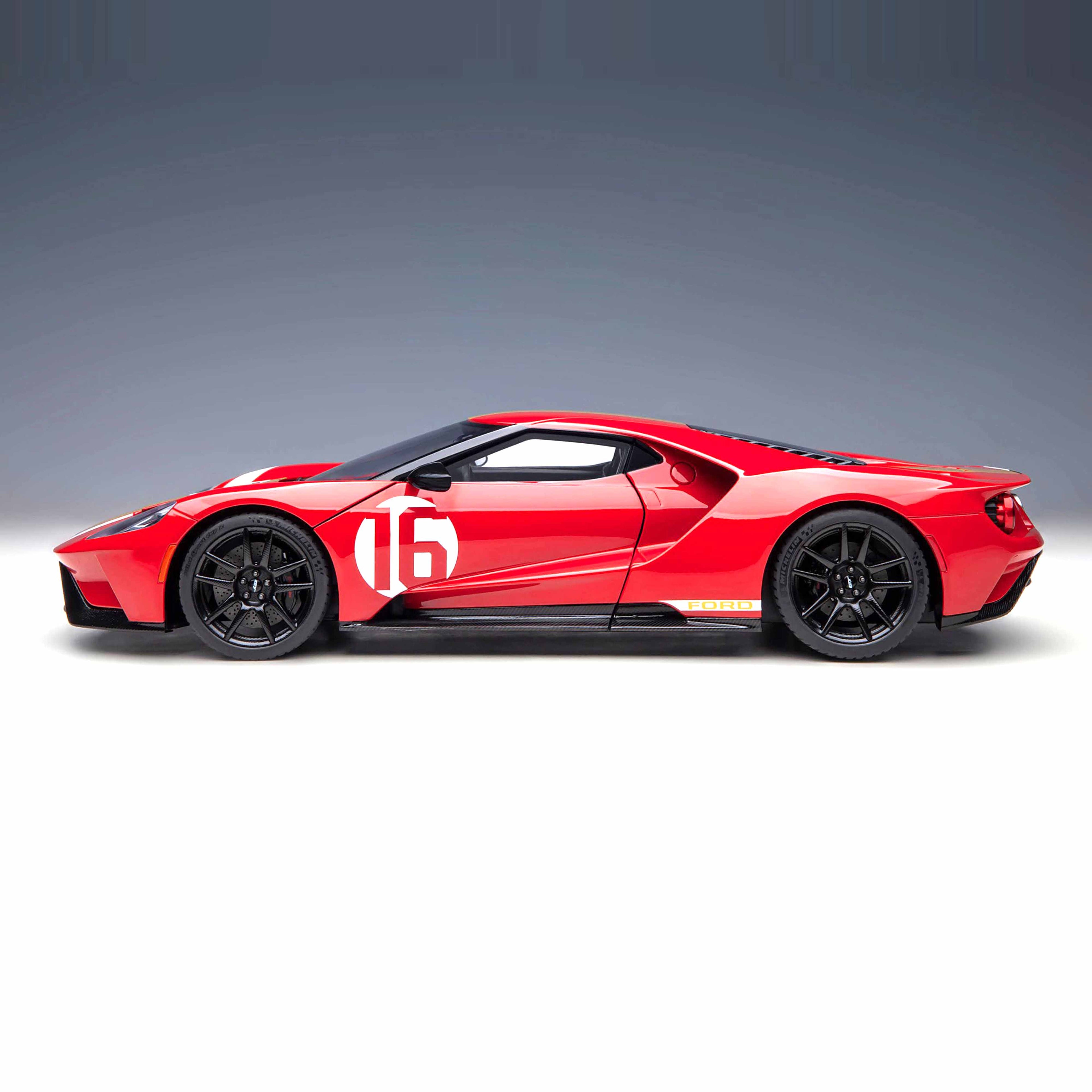 Ford GT 2022 Alan Mann Heritage Edition 1:18