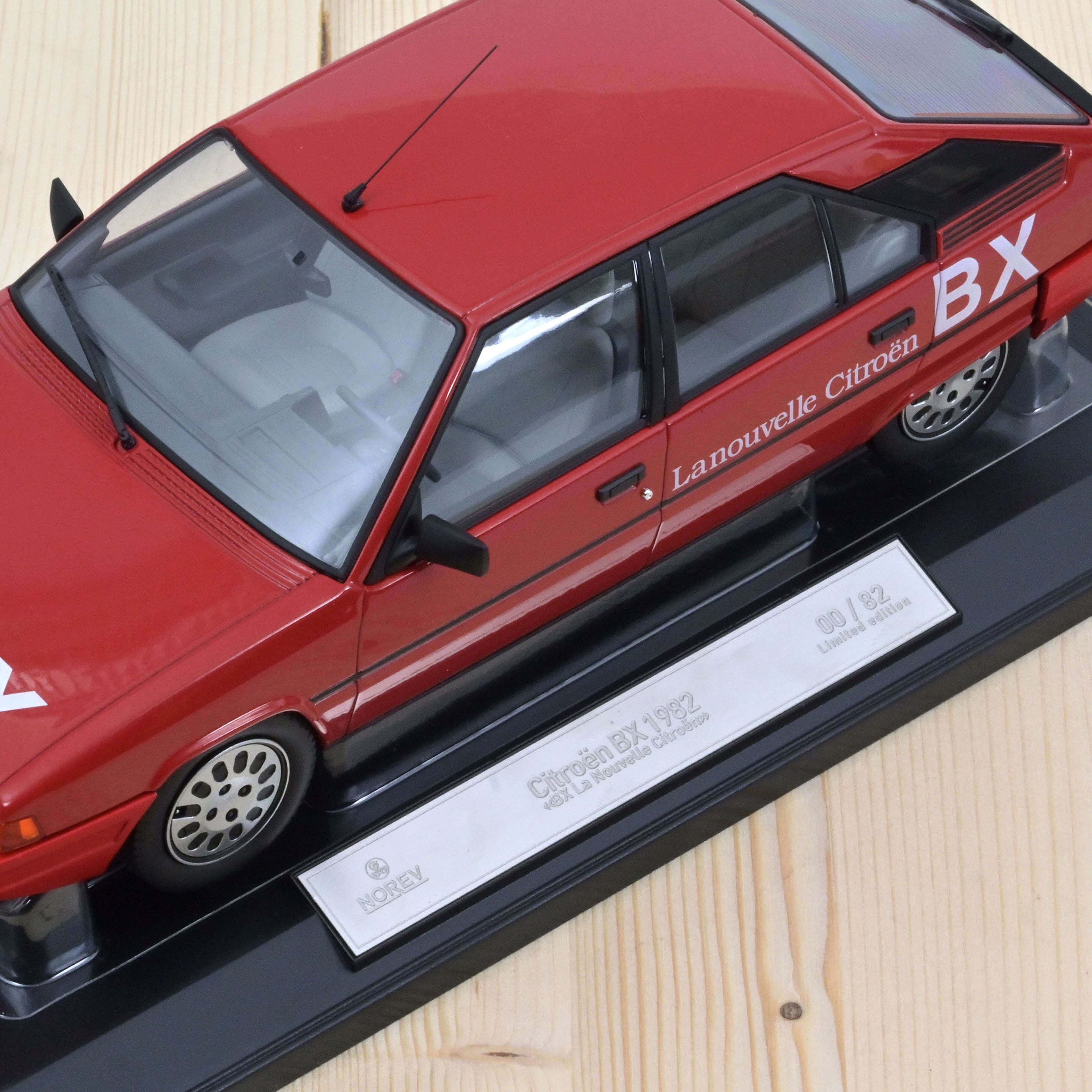 Citroën BX 1982 - BX La Nouvelle Citroën 1:18 - 82 pièces