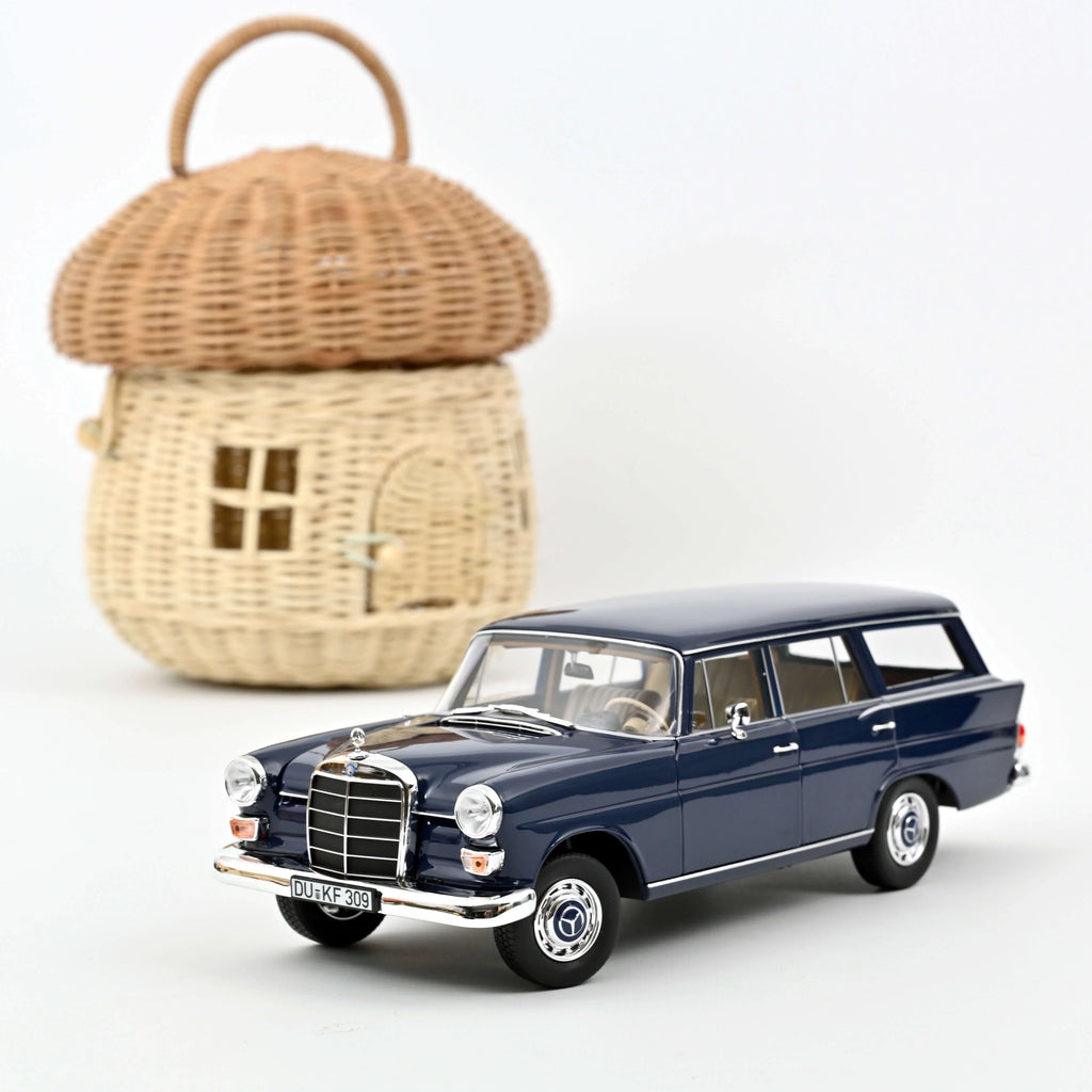 Mercedes-Benz 200 Universal 1966 Dunkelblau 1:18