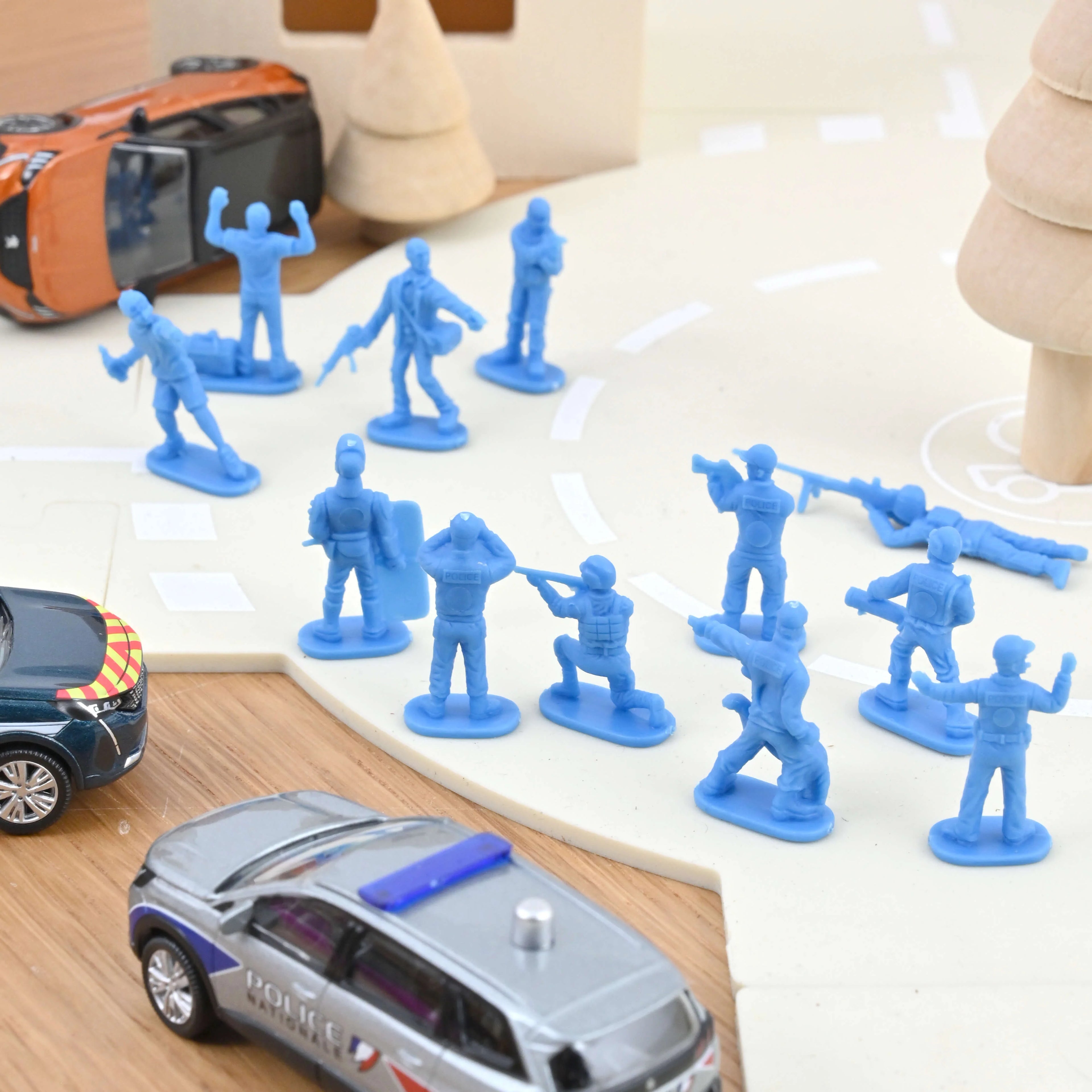 Police and City Figures 1:64 (36pcs)