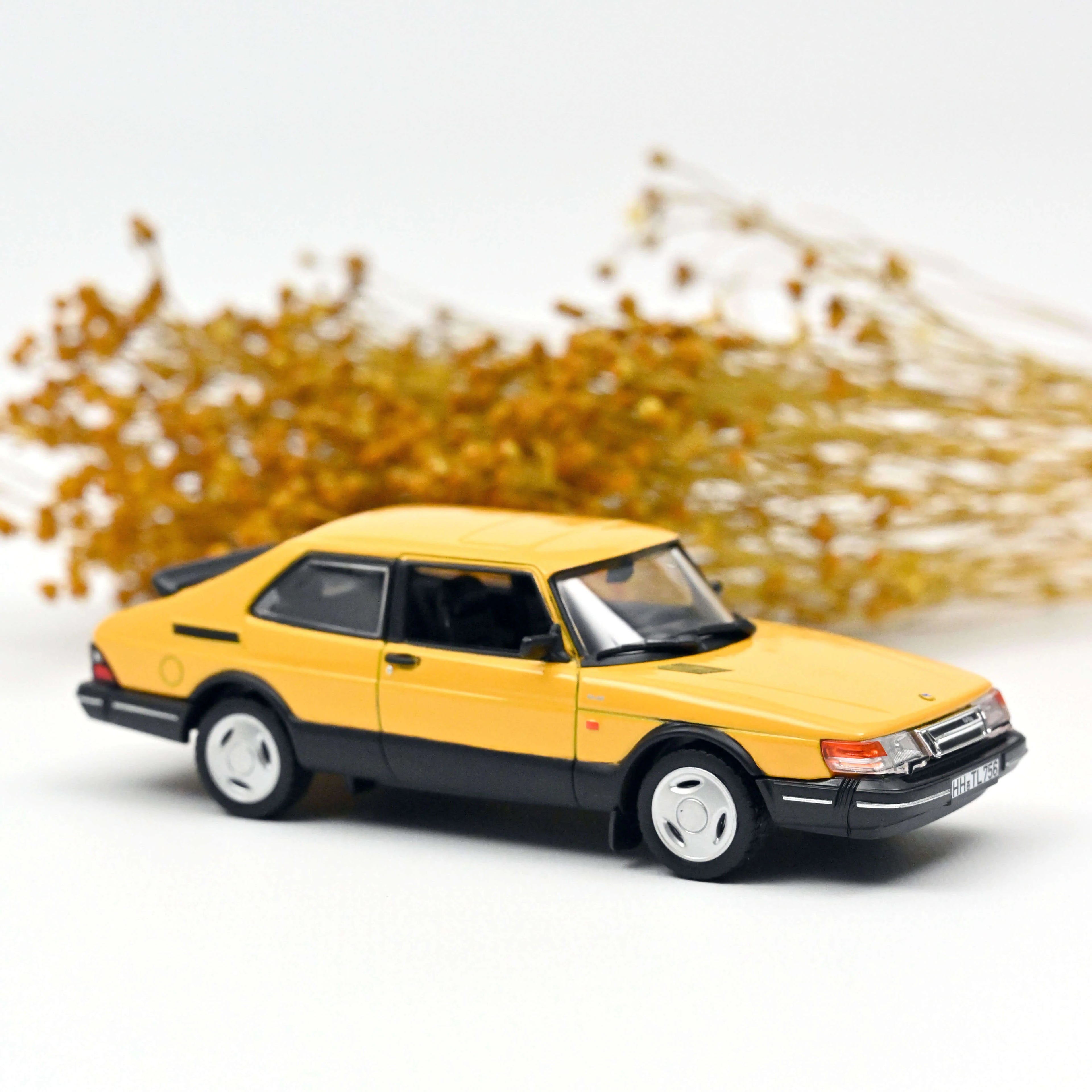 Saab 900 Turbo 1992 Yellow 1:43