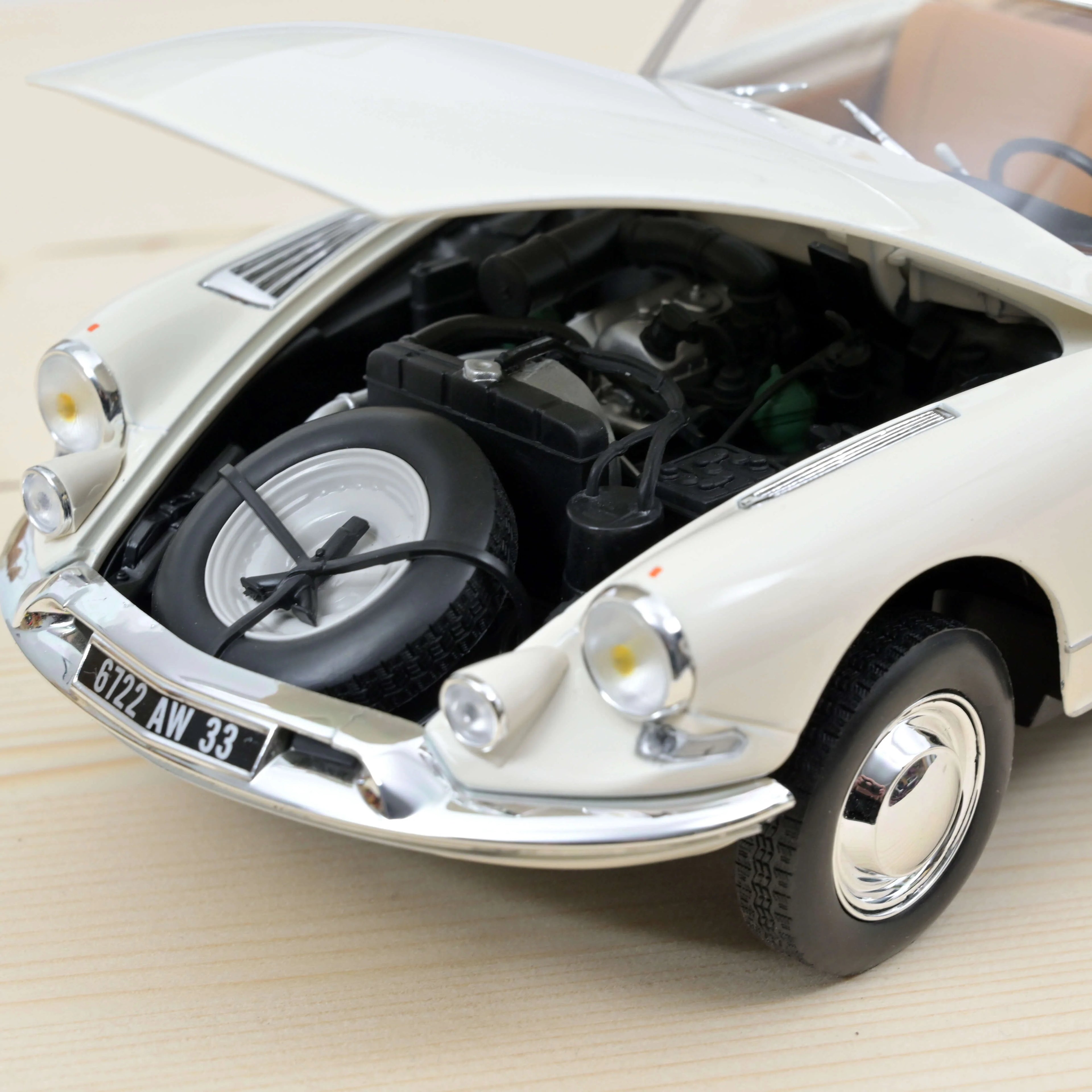 Citroën DS 19 Cabriolet 1961 Beige 1:18 - 400pcs