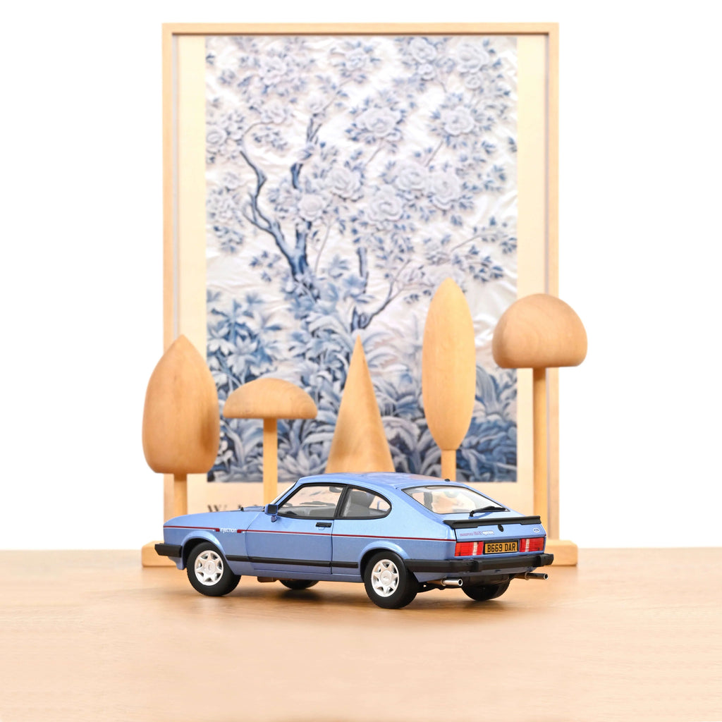 Ford Capri Mk.III 2.8 Injection Rechtslenker 1984 Paris Blue Metallic 1:18