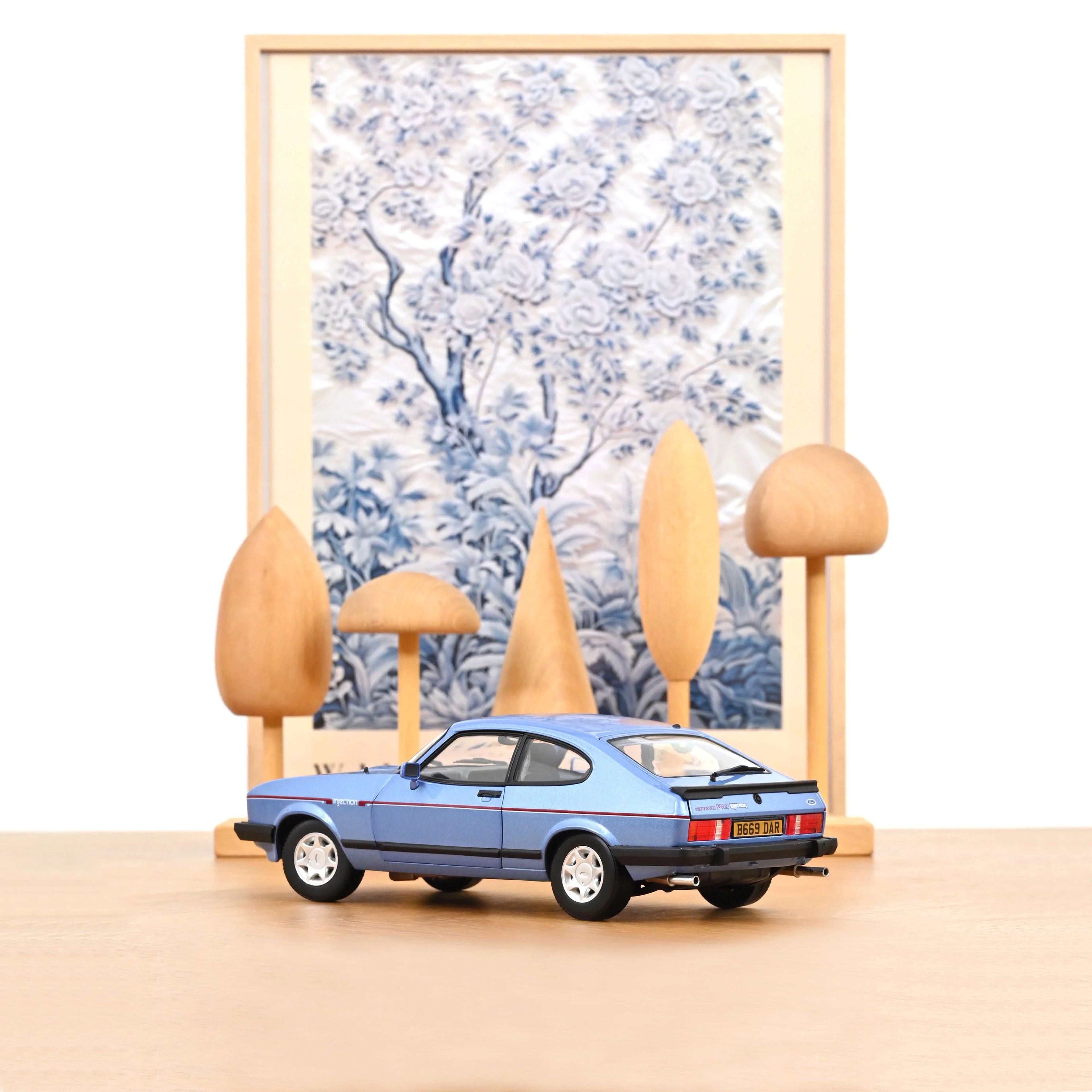 Ford Capri Mk.III 2.8 Injection Rechtslenker 1984 Paris Blue Metallic 1:18