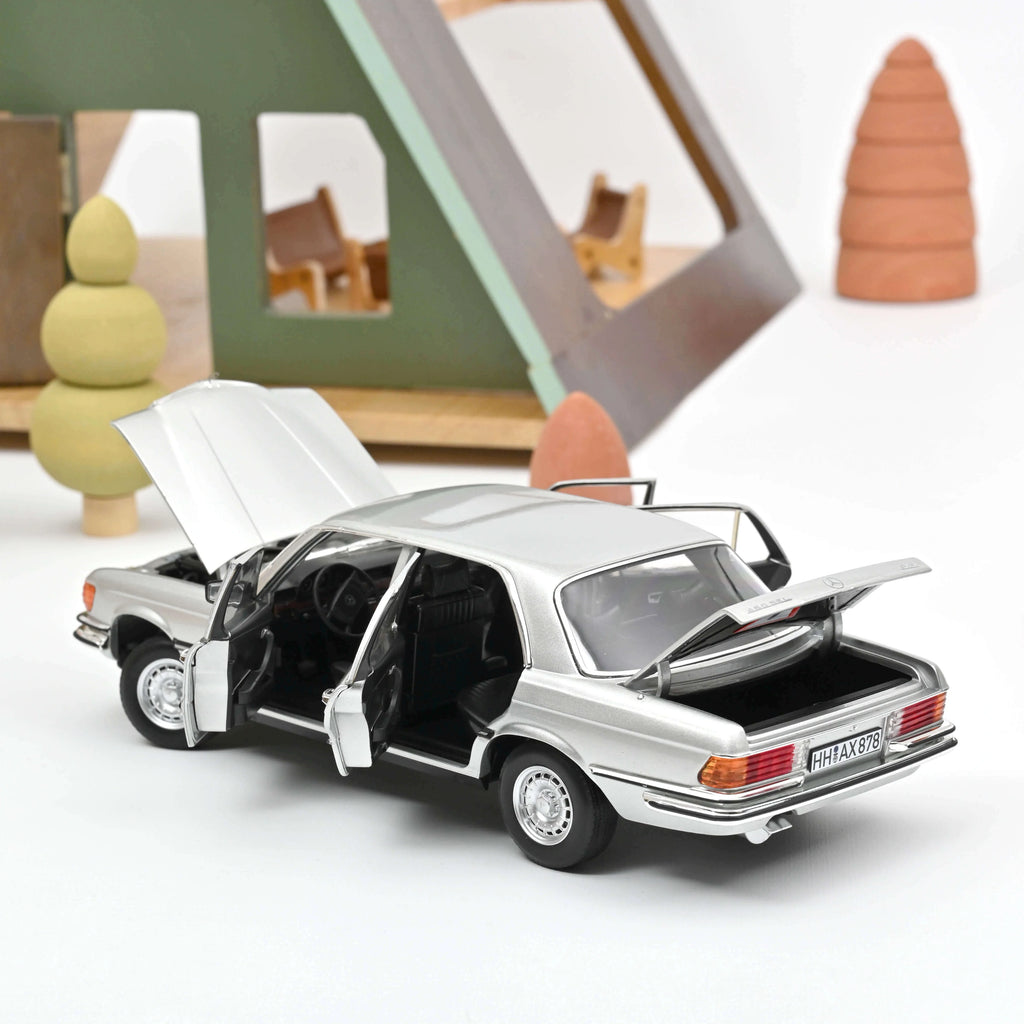 Mercedes-Benz 450 SEL 6.9 1976 Silver 1:18
