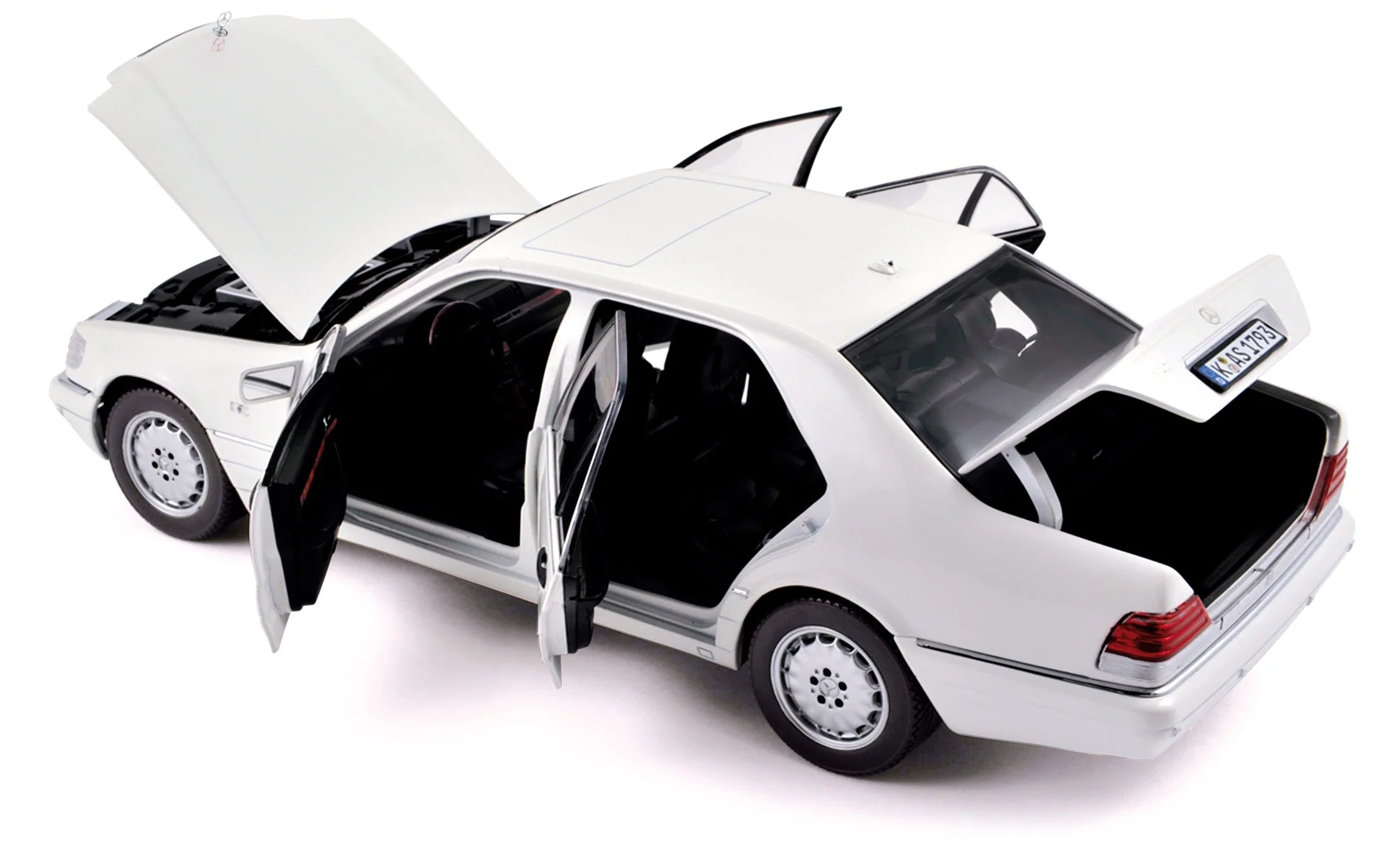 Mercedes-Benz S600 1997 White 1:18