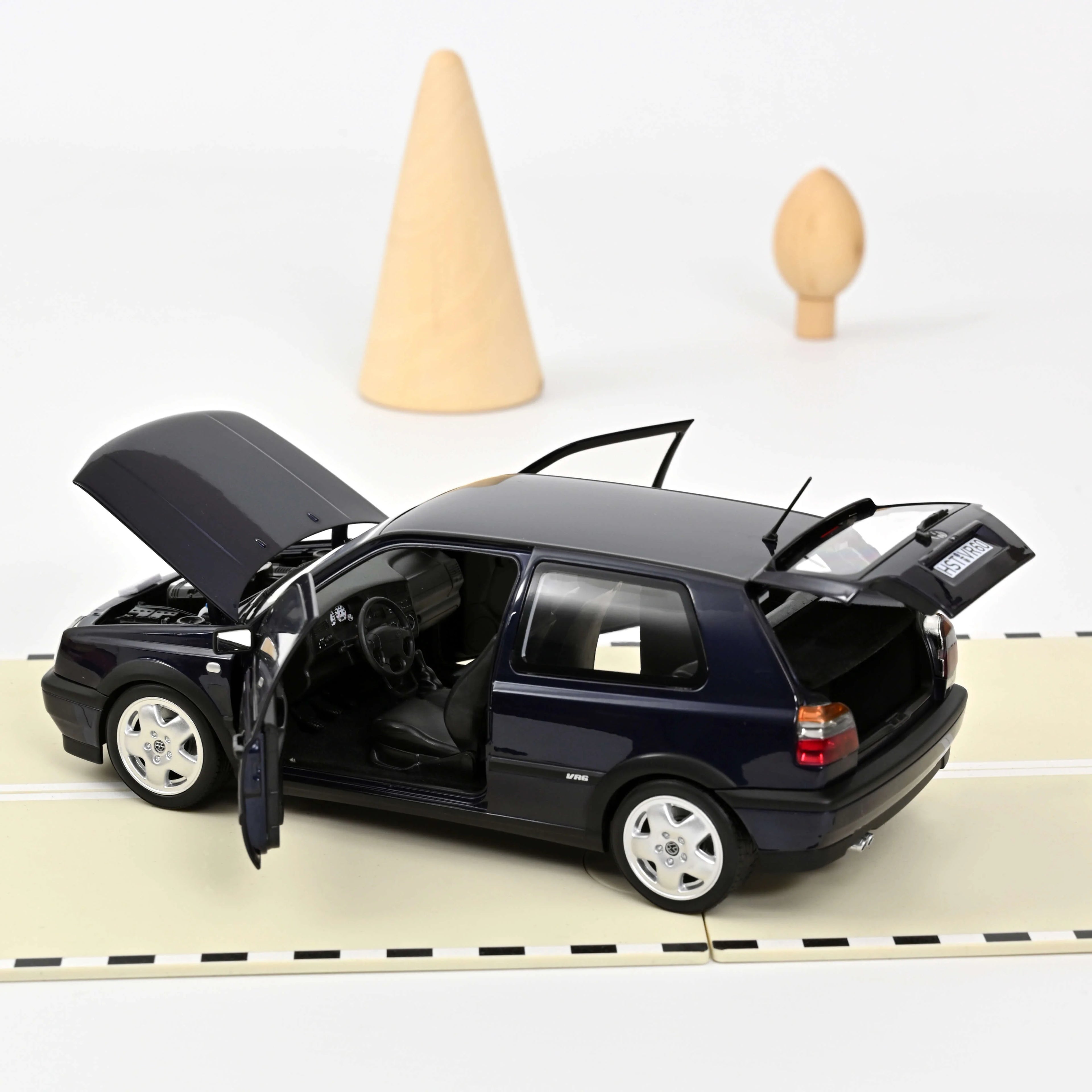 VW Golf VR6 1996 Bleu métallisé 1:18