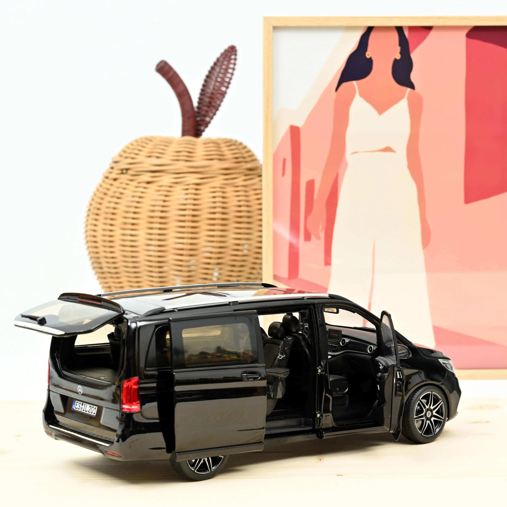 Mercedes-Benz V-Class AMG-Line 2018 Black 1:18