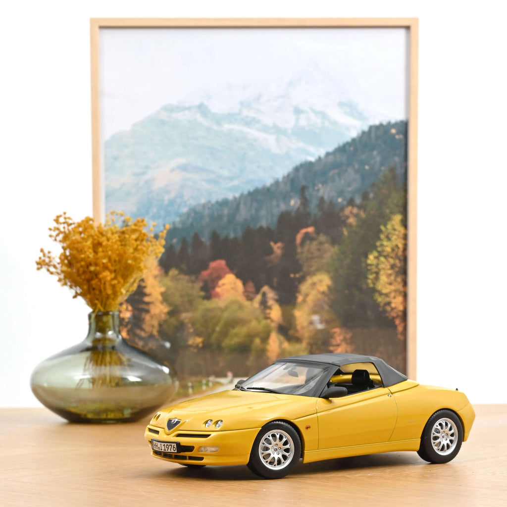 Alfa Romeo Spider 1999 Jaune Zoe métallisé 1:18 - 150 p.
