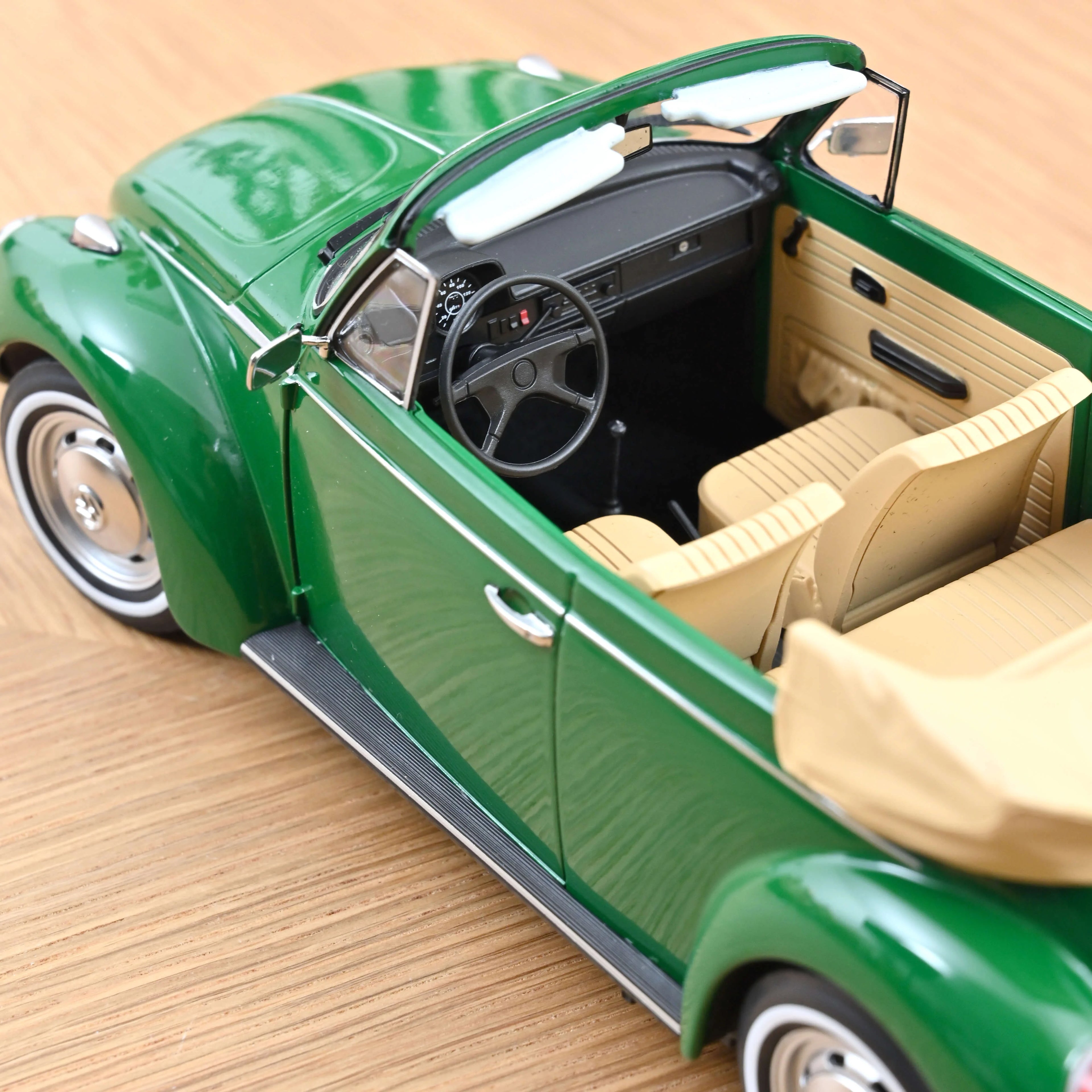 VW 1303 Cabriolet 1972 Sambesi Green 1:18 - 200pcs