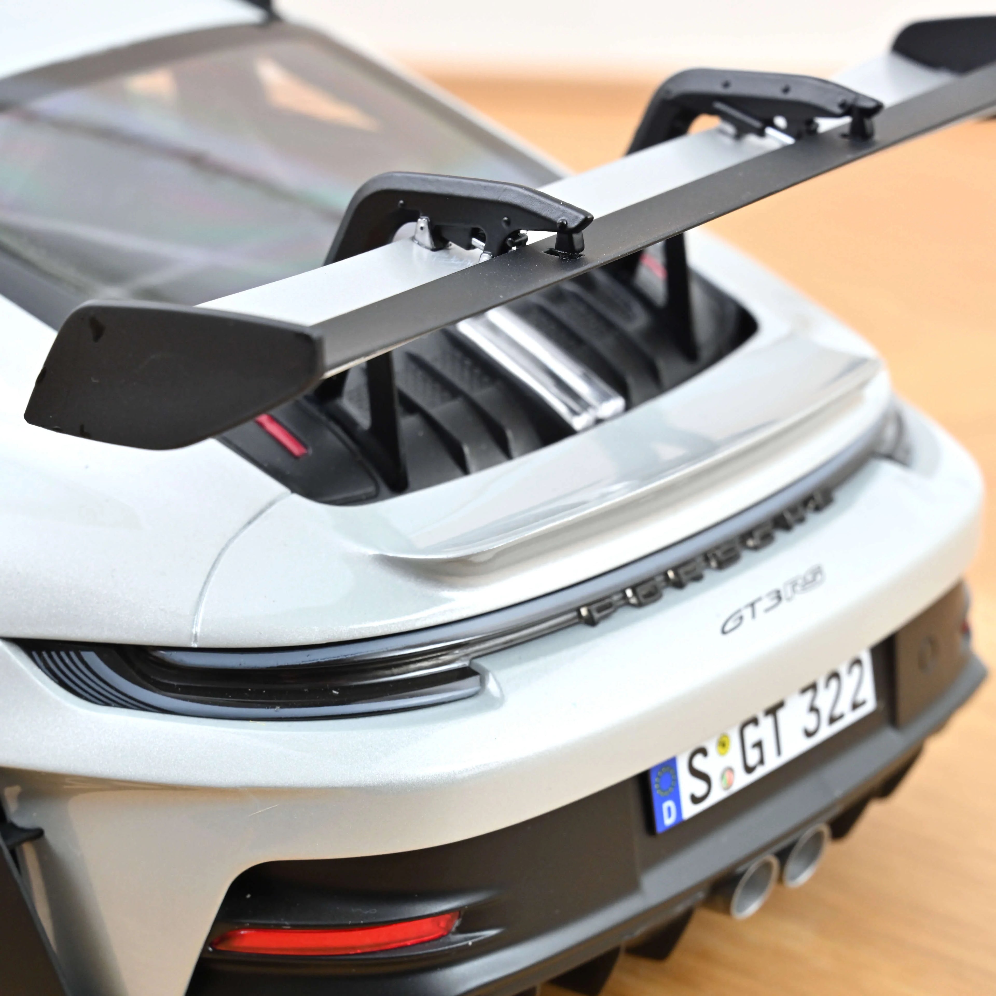 Porsche 911 GT3 RS 2022 GT-silvermetallic/Black 1:12