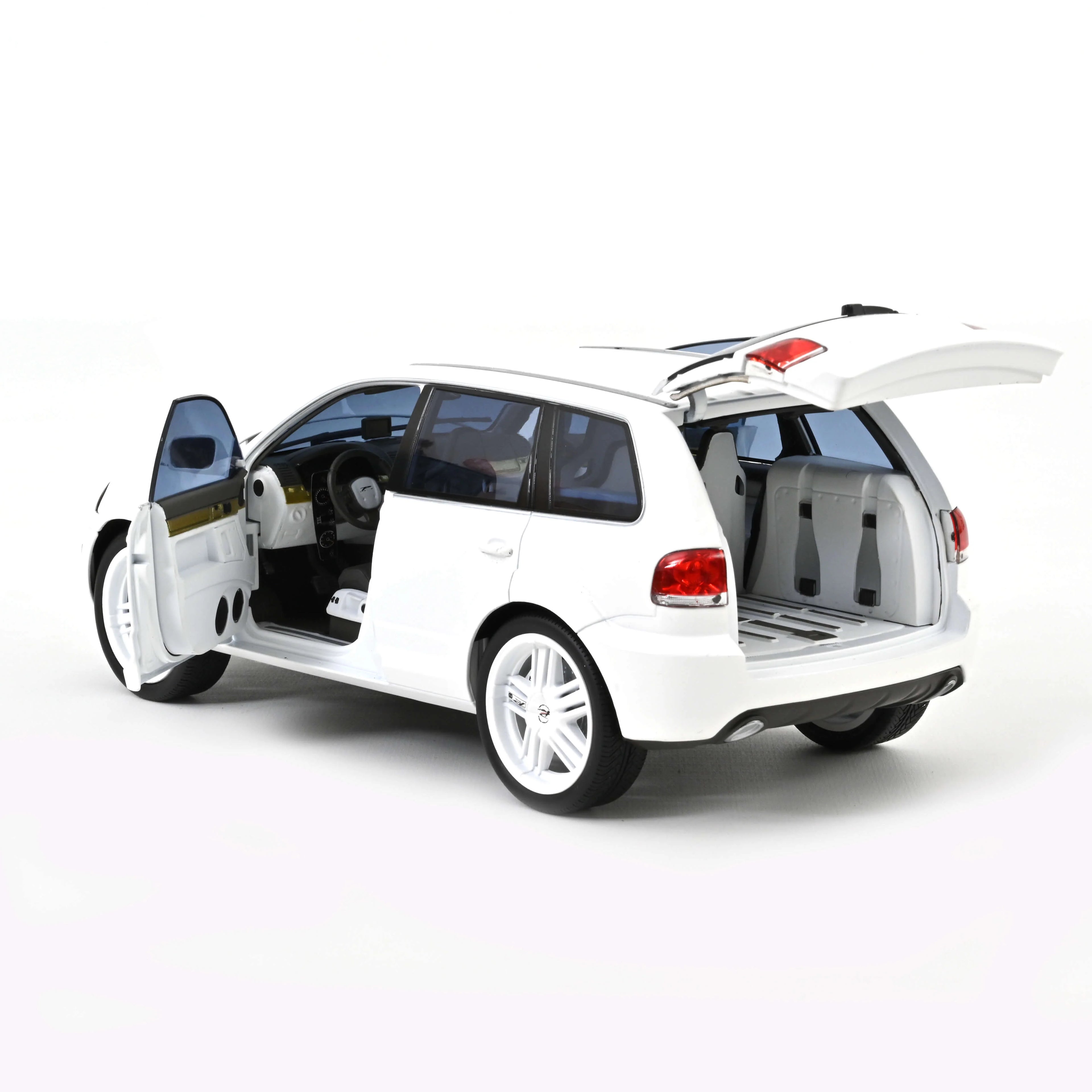 VW P24 by Parotech 2008 Mattweiß 1:18