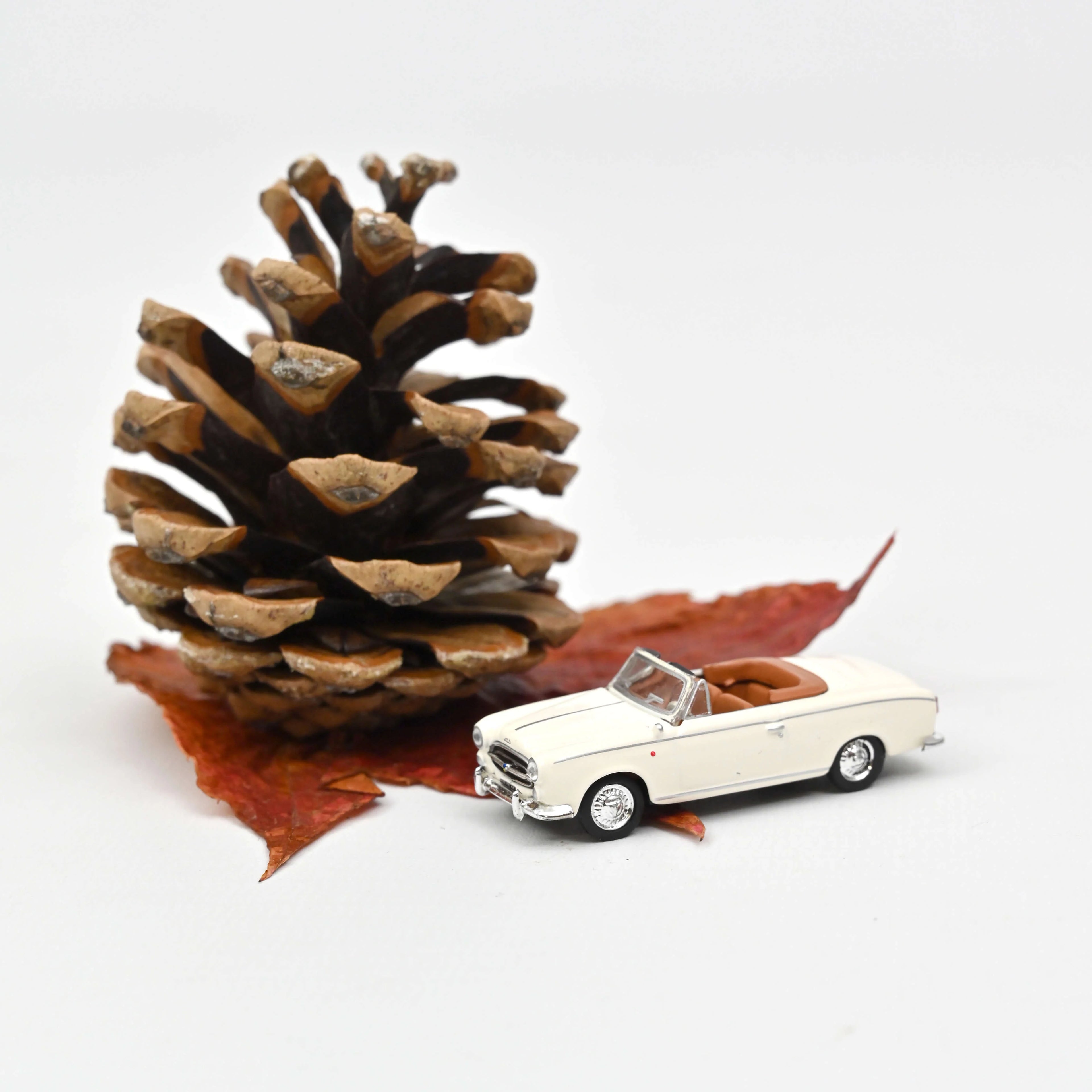 Peugeot 403 Cabriolet 1957 Elfenbein 1:87
