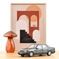 Mercedes-Benz 500 E 1990 Perlmutgrau Metallic 1:18