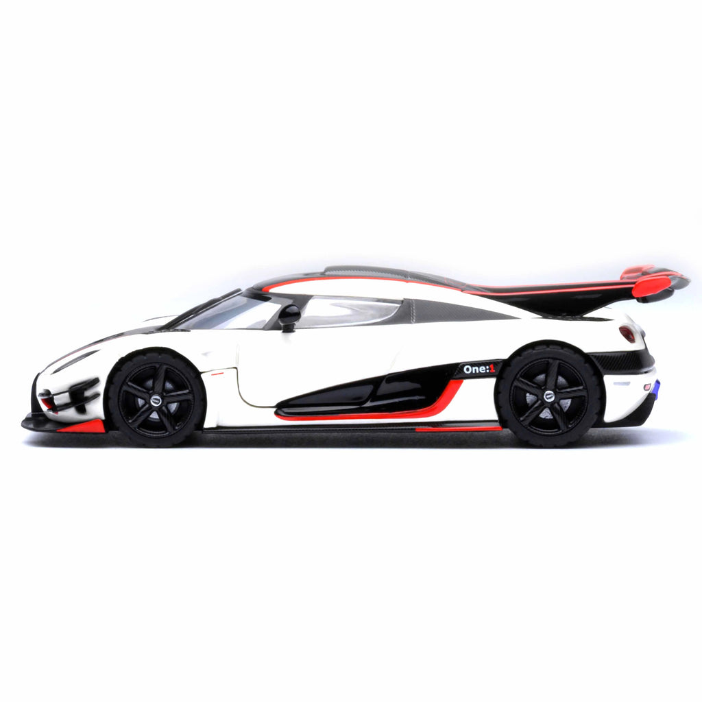 Koenigsegg One : 1 Blanc Galet/Noir Carbone/Accents rouges 1:64