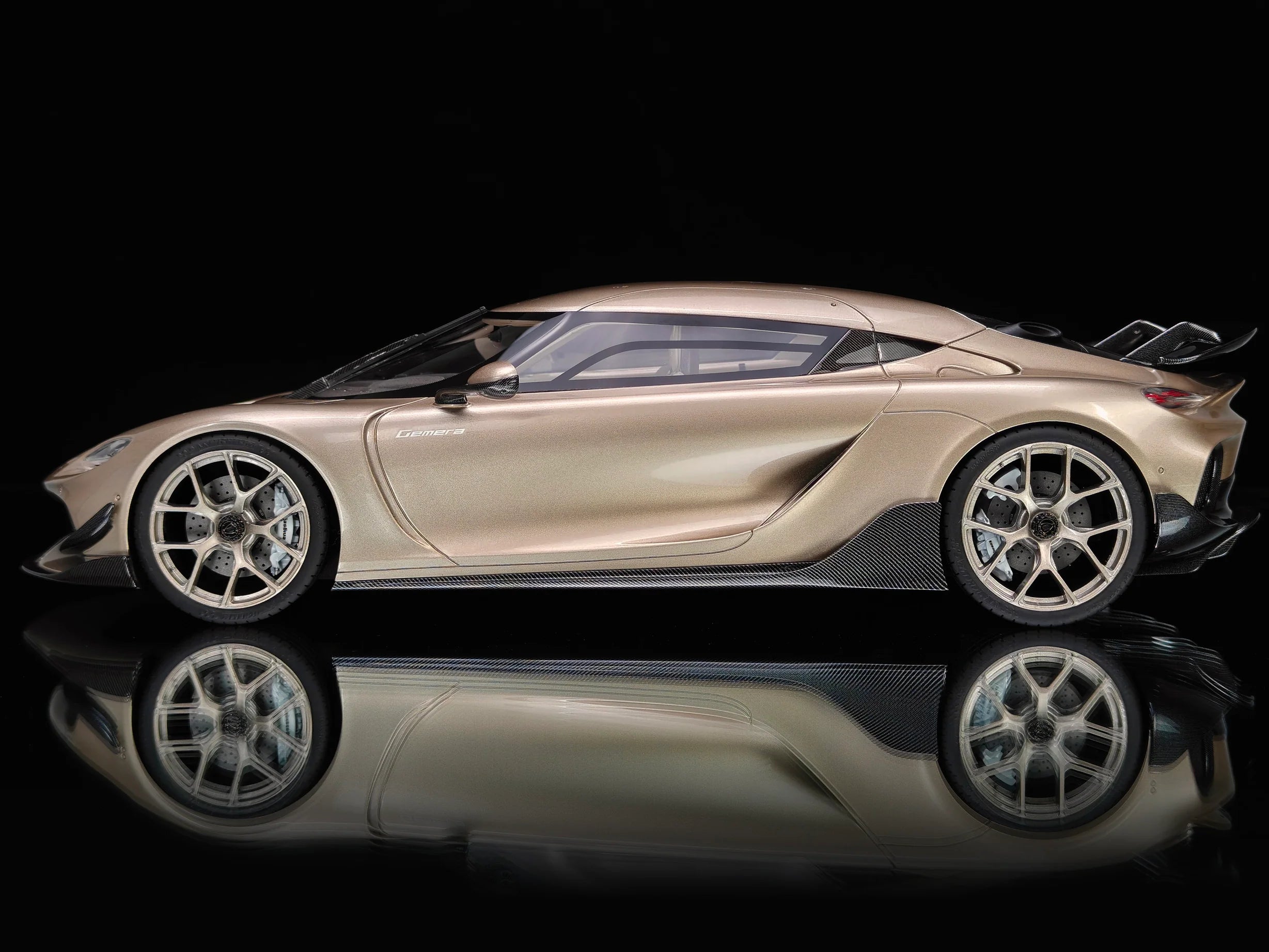 Pre-order FrontiArt Koenigsegg Gemera Champagne - Limited 100 pcs