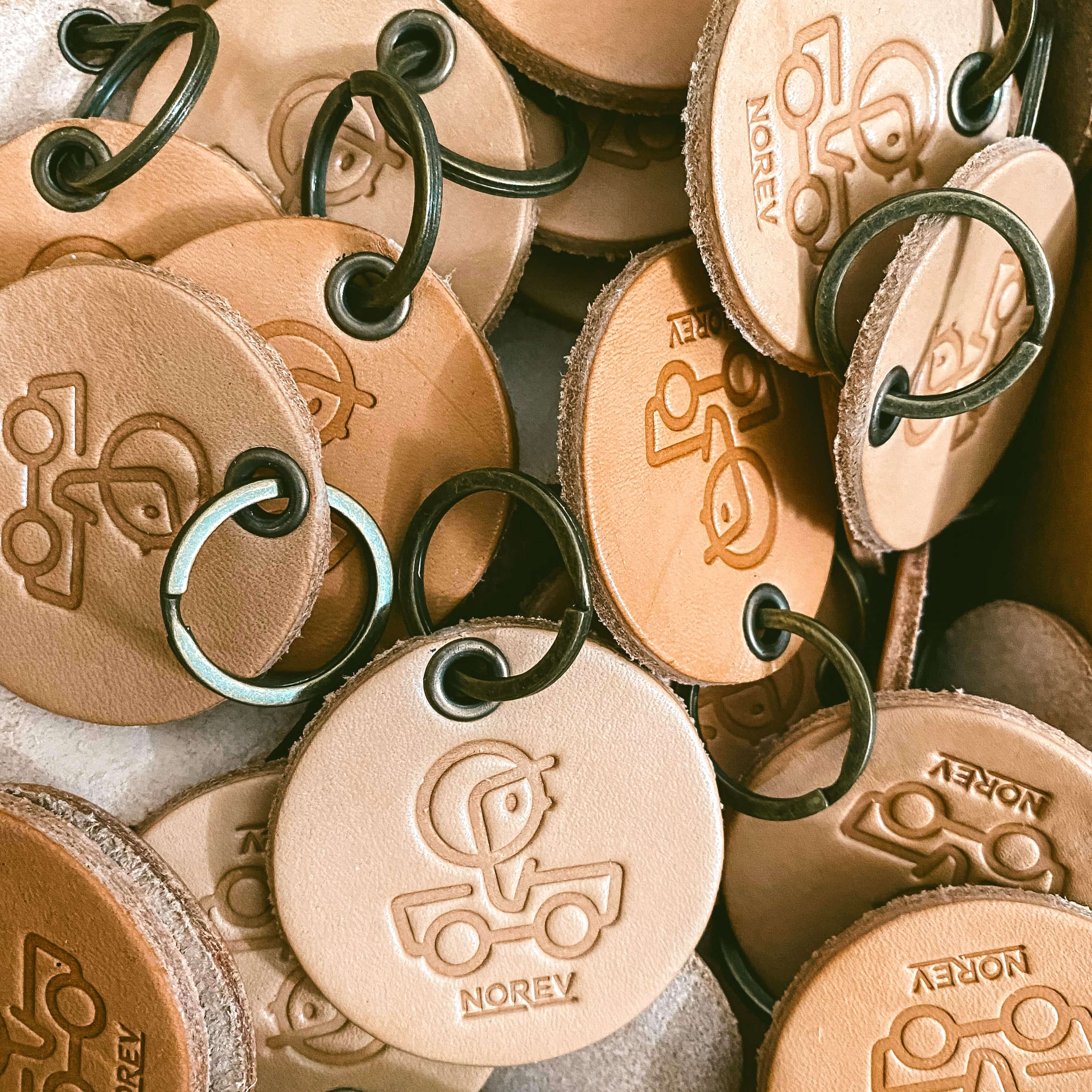 Round leather keychain