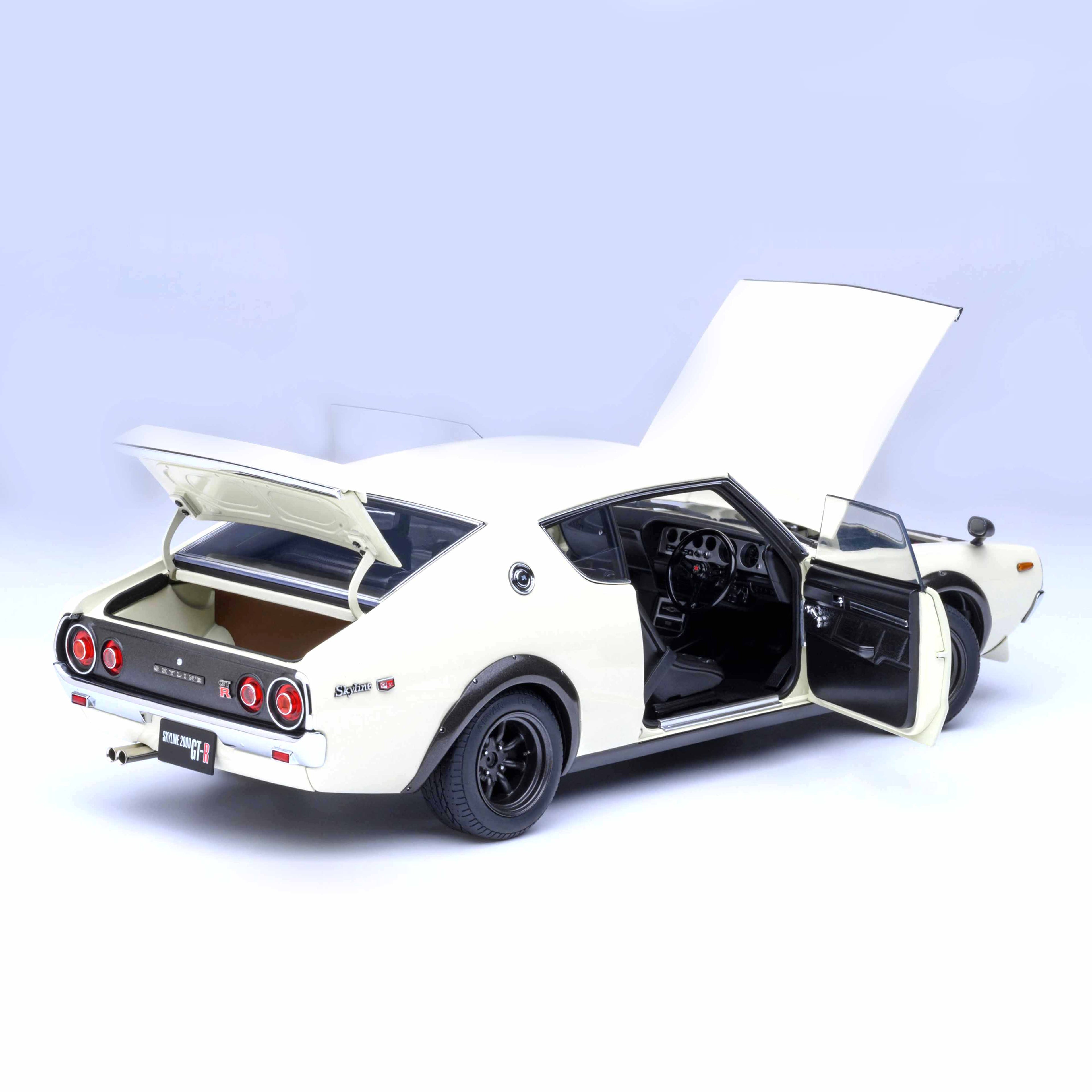 Nissan Skyline 2000 GT-R (KPGC110) Tuned White 1:18