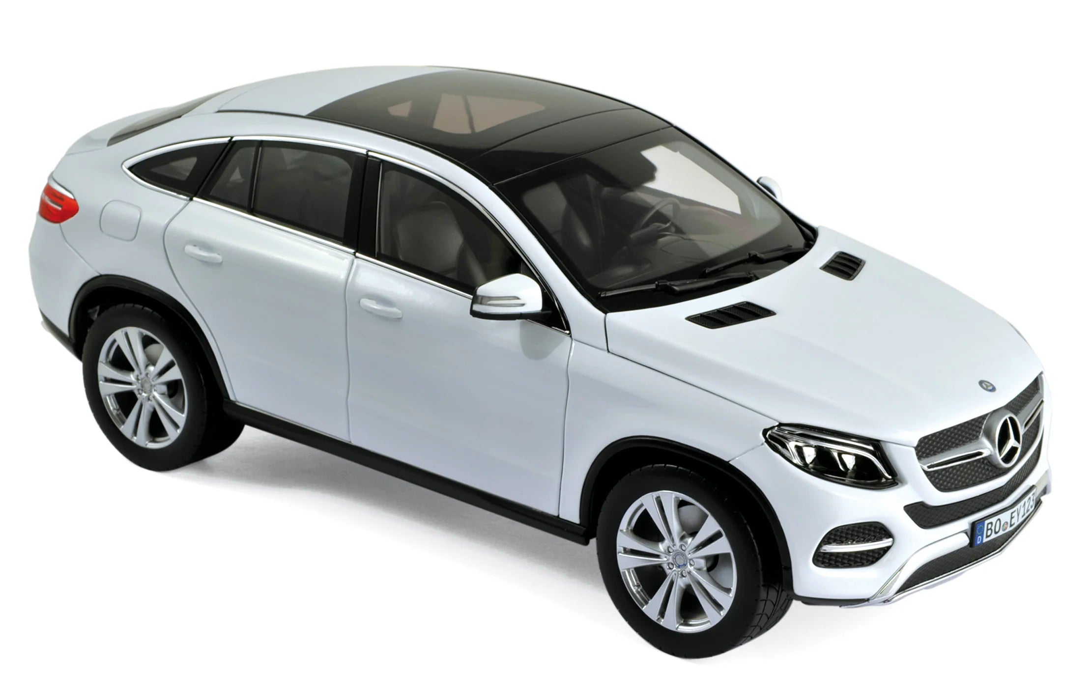 Mercedes-Benz GLE Coupé 2015 Weiß 1:18