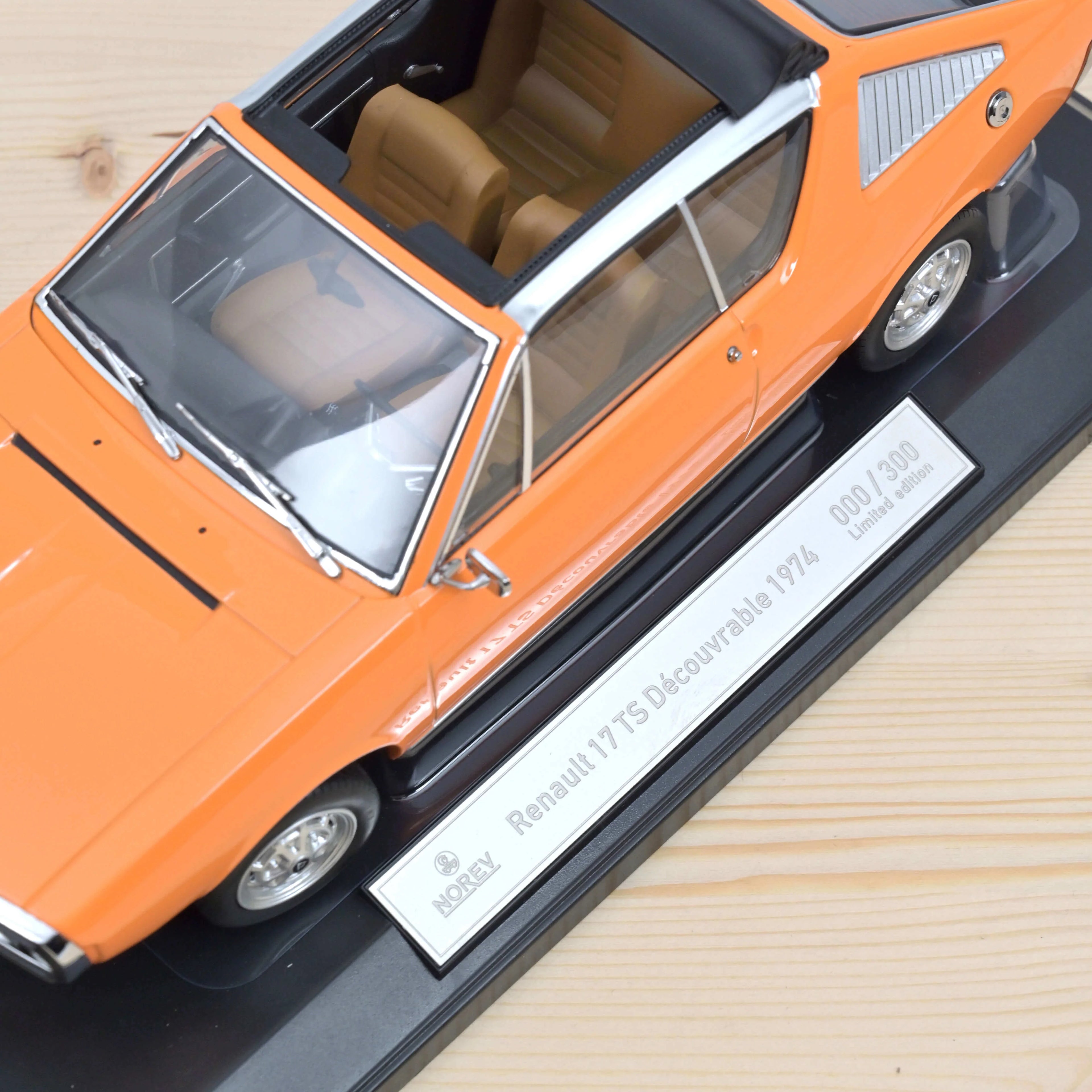 Renault 17 TS Découvrable 1974 Orange 1:18 - 300pcs