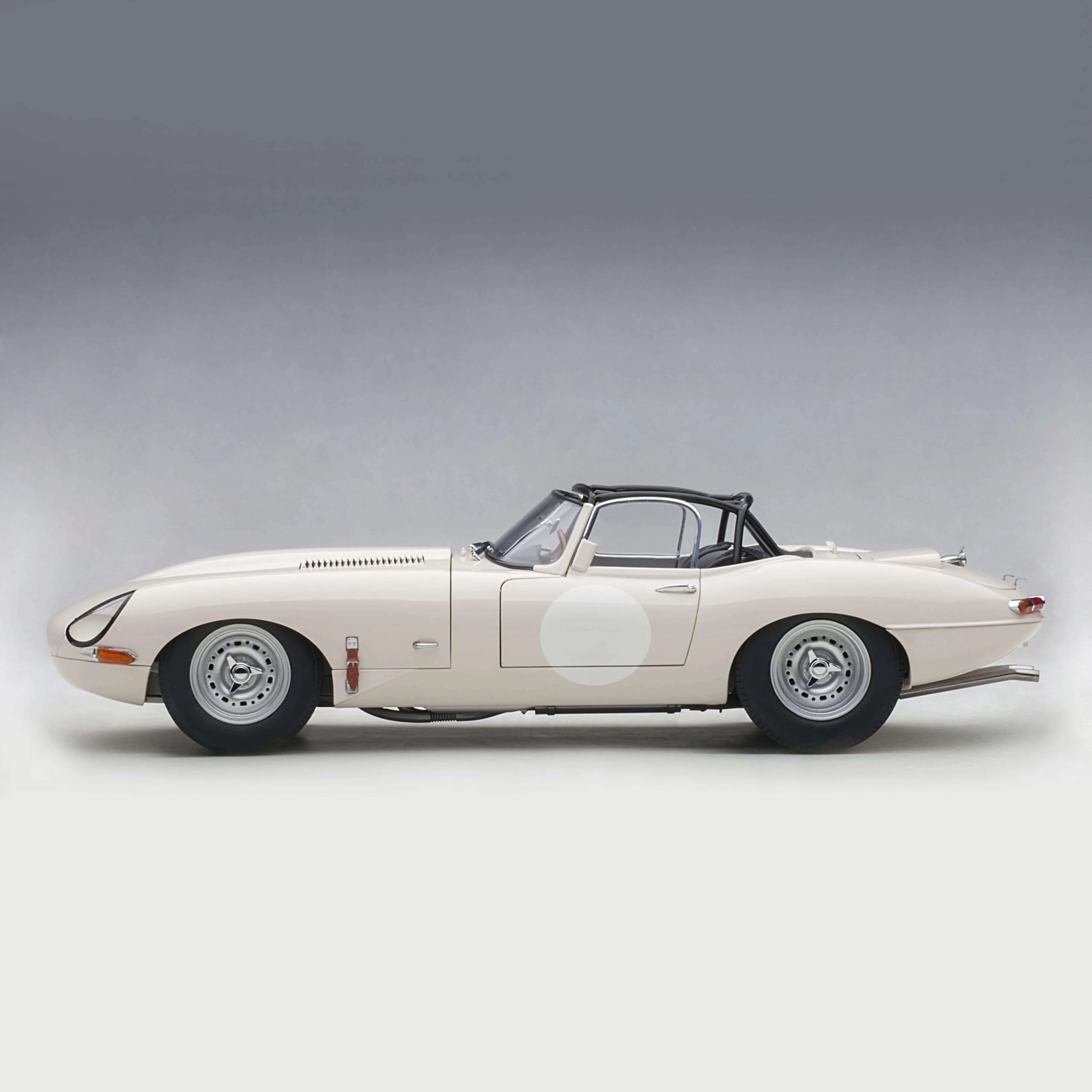 Jaguar E-Type Lightweight 2015 White 1/18