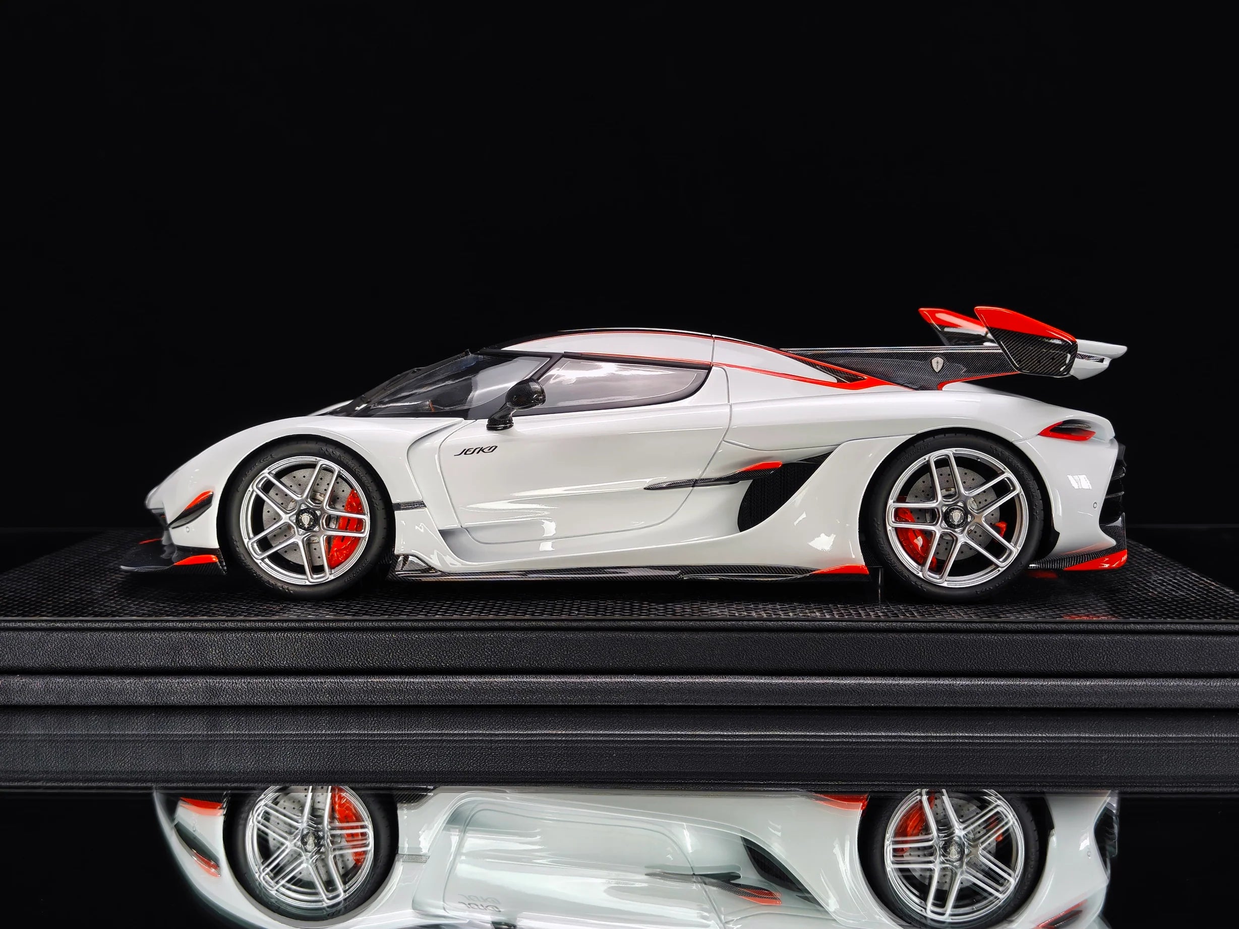 FrontiArt Koenigsegg Jesko 7391 Blanc Cristal - Édition Limitée 199 pcs
