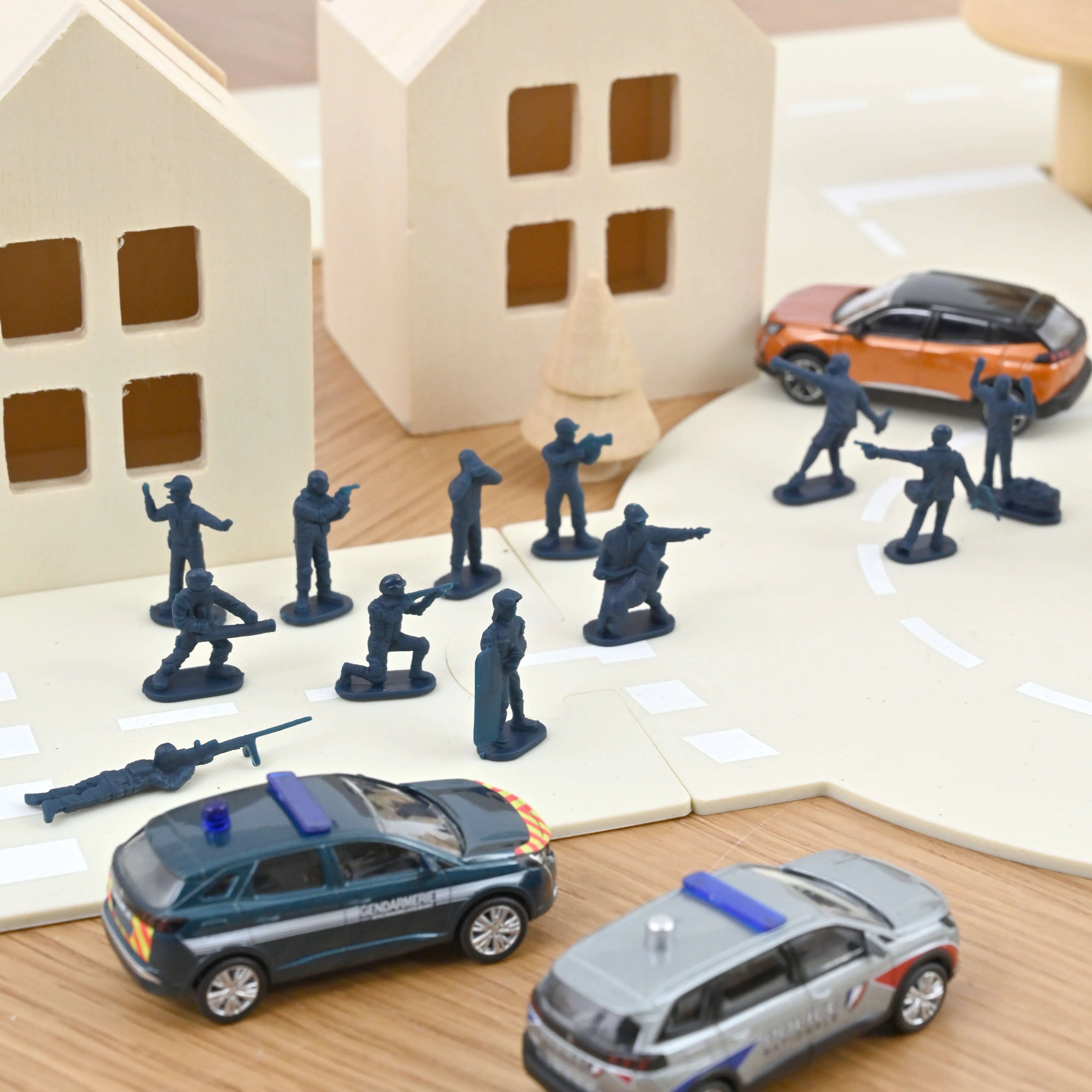 Police and City Figures 1:64 (36pcs)
