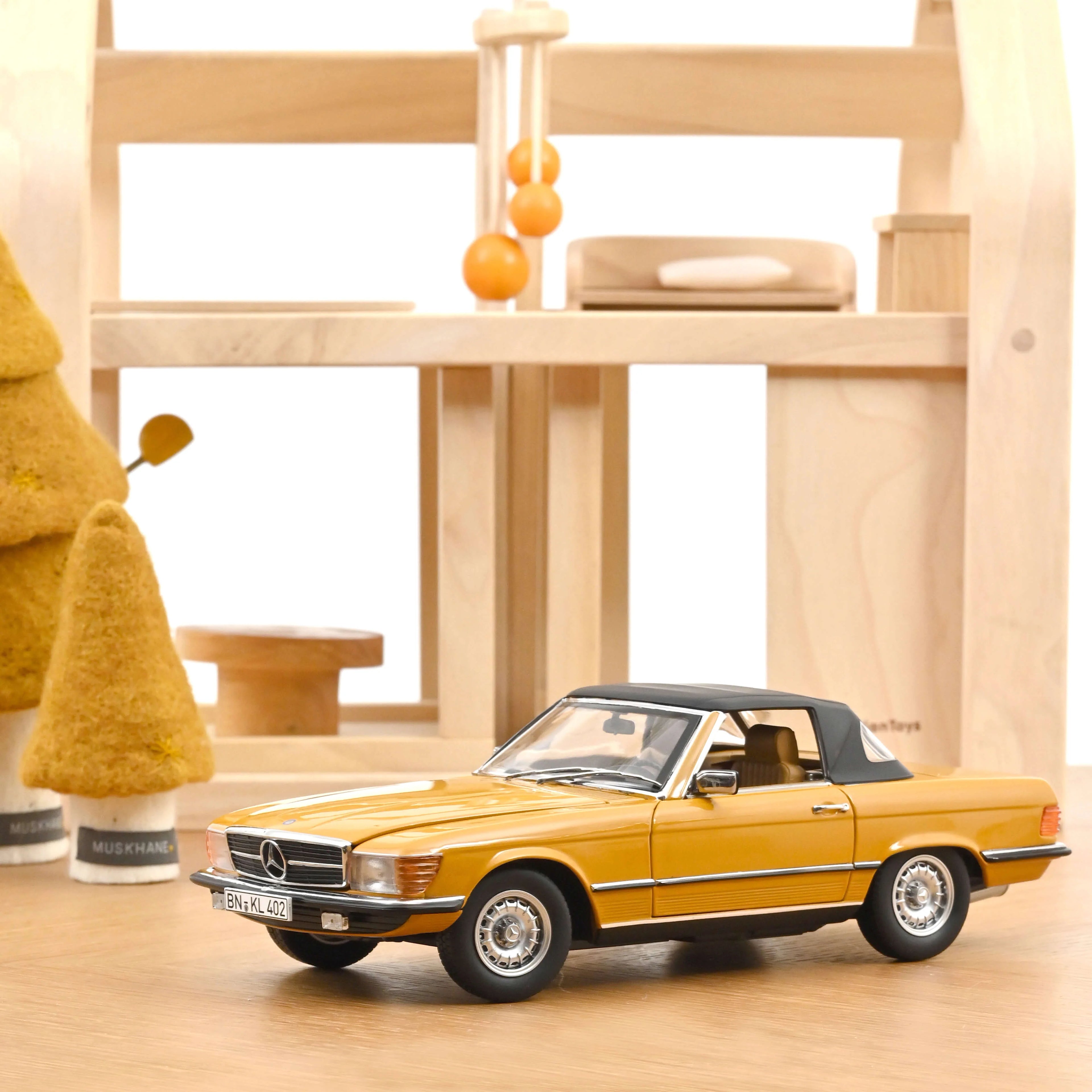 Mercedes-Benz 450 SL 1975 Cayenne Orange 1:18