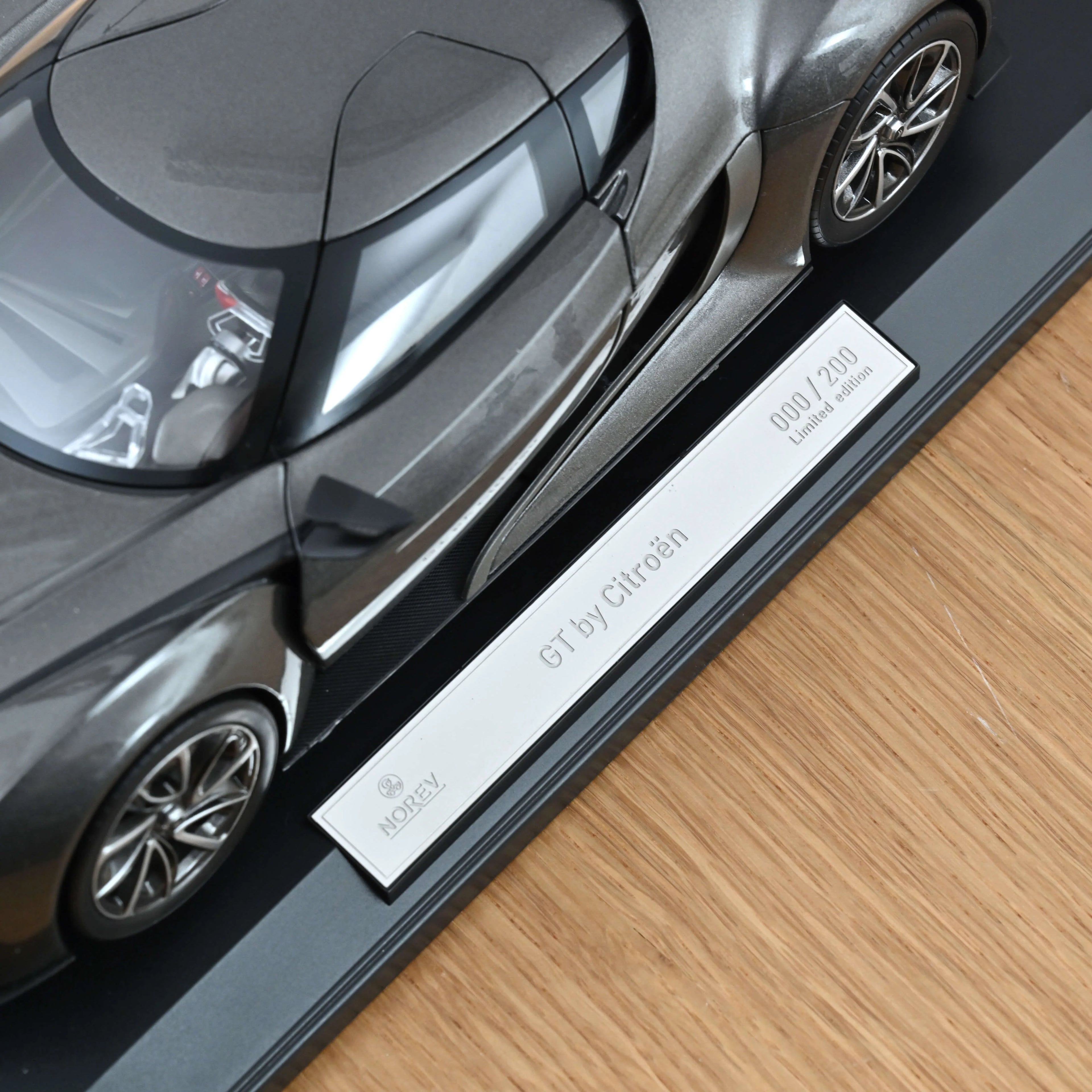 GT by Citroën 2008 Grey Concept Car 1:18 - 200pcs
