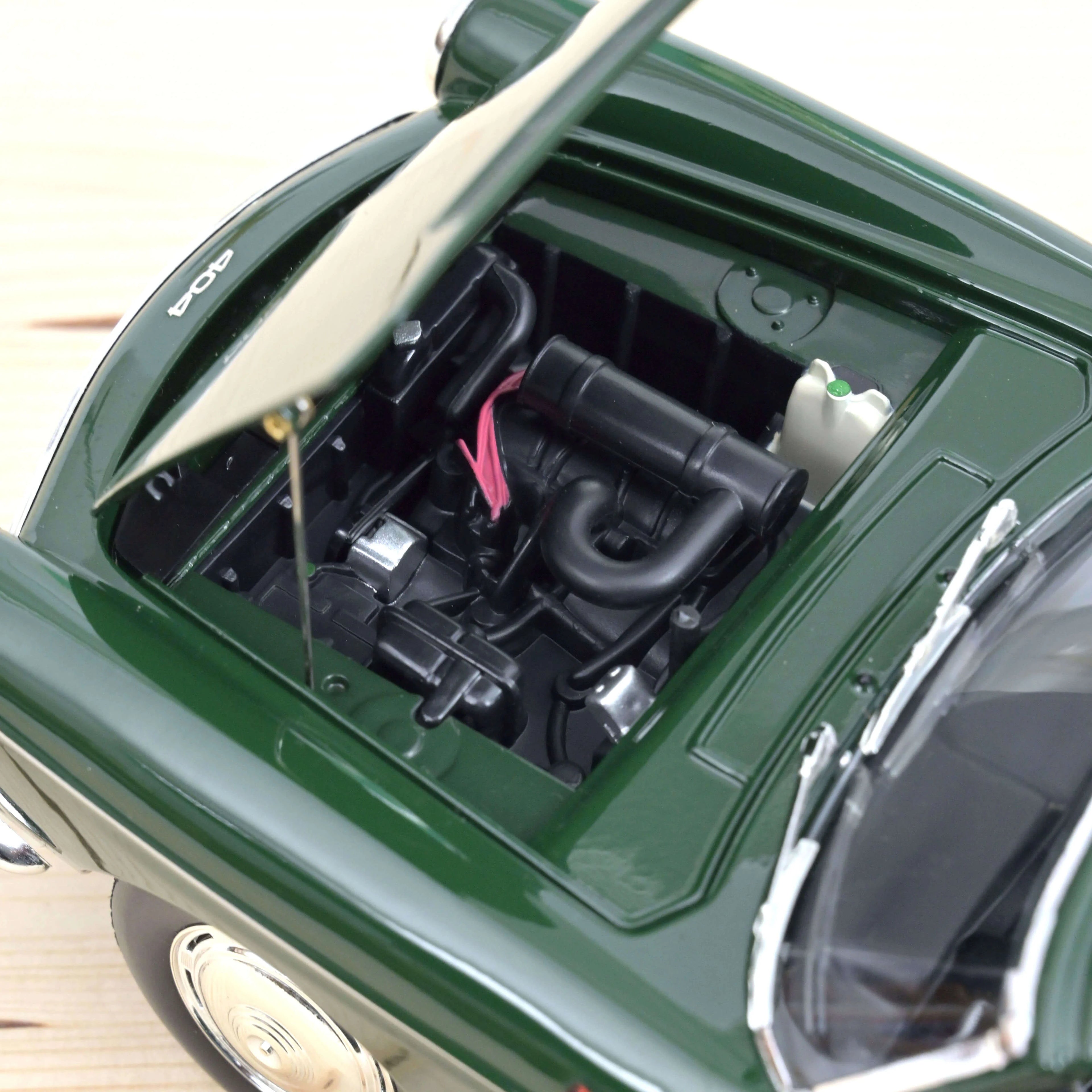 Peugeot 404 Convertible 1967 Antique Green 1:18 - 200pcs