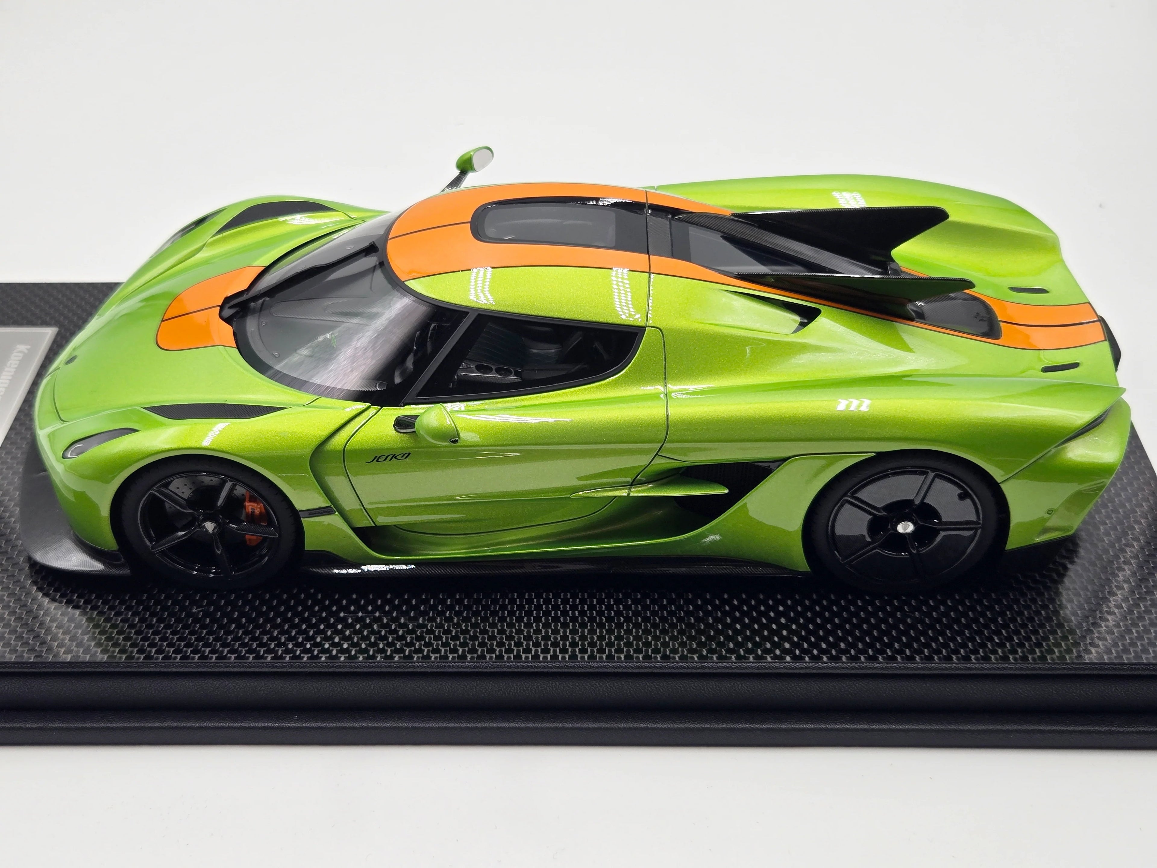 FrontiArt Koenigsegg Jesko Absolut 7373 Green - Limited 100 pcs