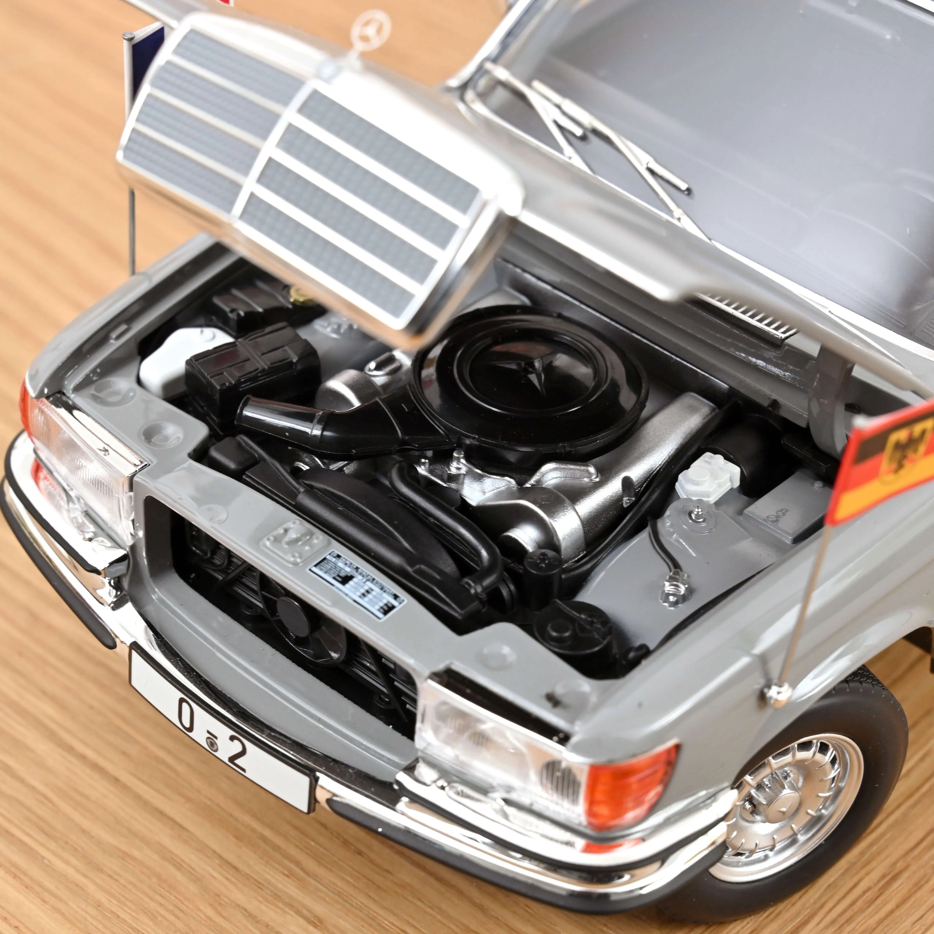 Mercedes-Benz 350 SEL 1976 Helmut Schmidt 1:18 - 300pcs
