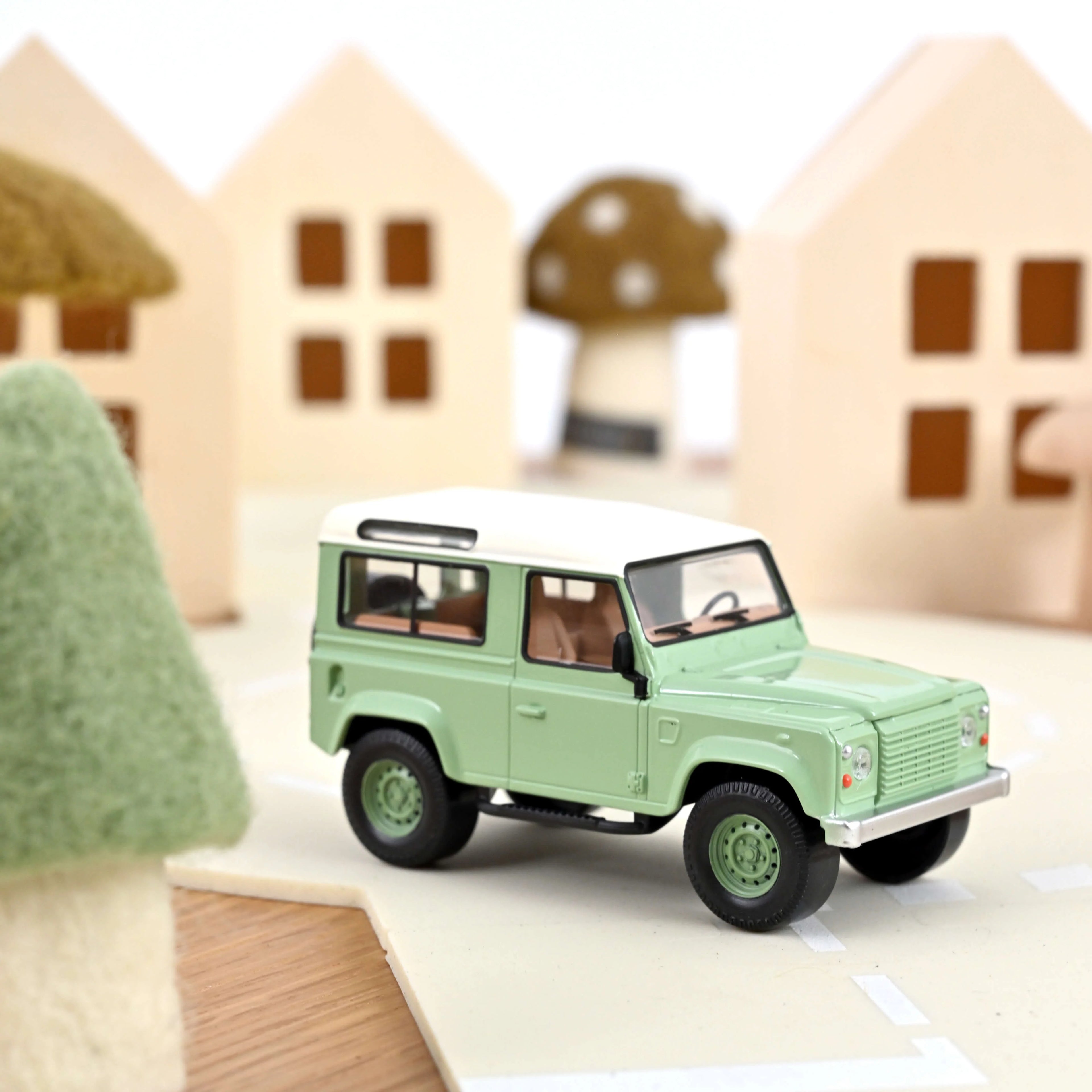 Land Rover Defender 1995 Green and White Jet-car 1:43