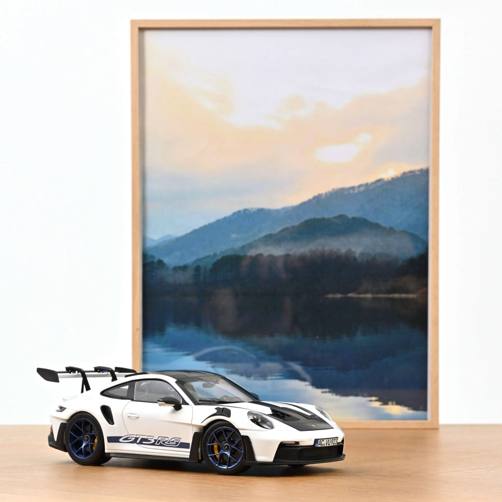 Porsche 911 GT3 RS w/Weissach Pack 2022 White/Indigoblue 1:18