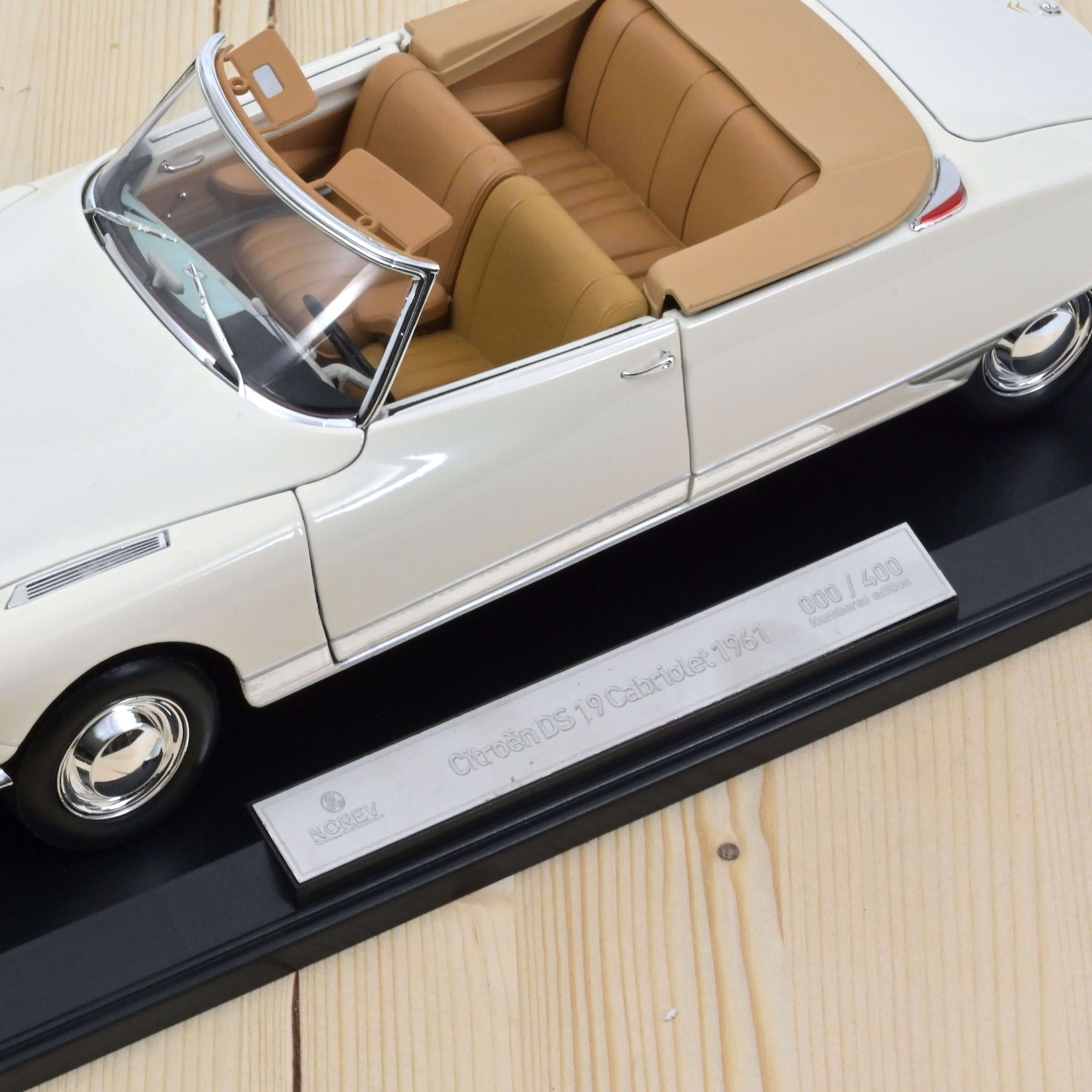 Citroën DS 19 Cabriolet 1961 Beige 1:18 - 400pcs