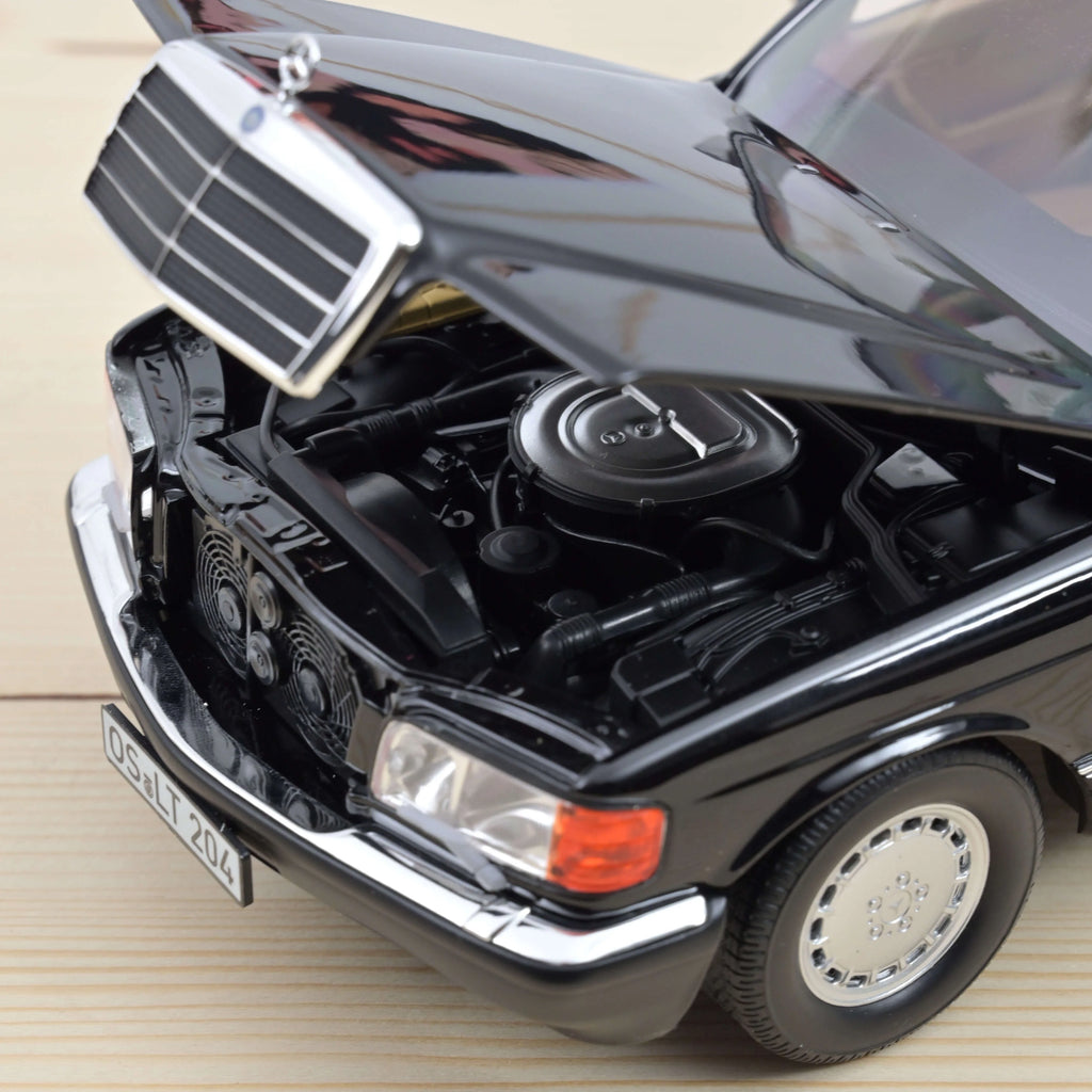 Mercedes-Benz 560 SEL 1989 Black metallic 1:18