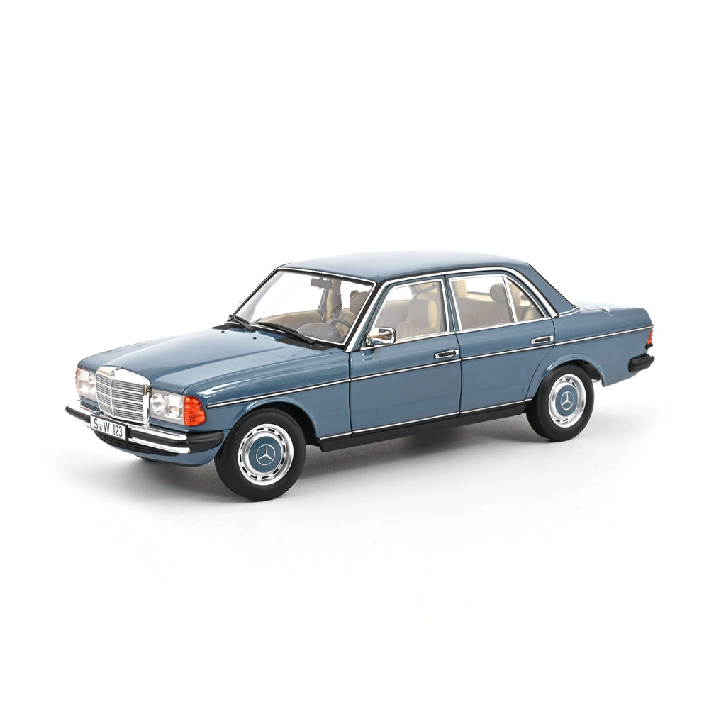 Mercedes-Benz 200 1982 Bleu Chine 1:18