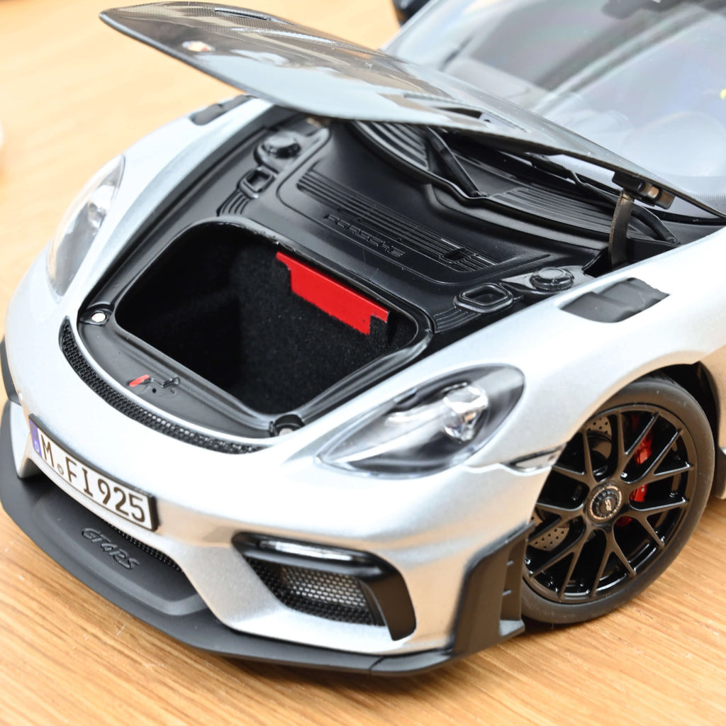Porsche Cayman GT4 RS w/Weissach Pack 2023 GT-Silvermetallic 1:18