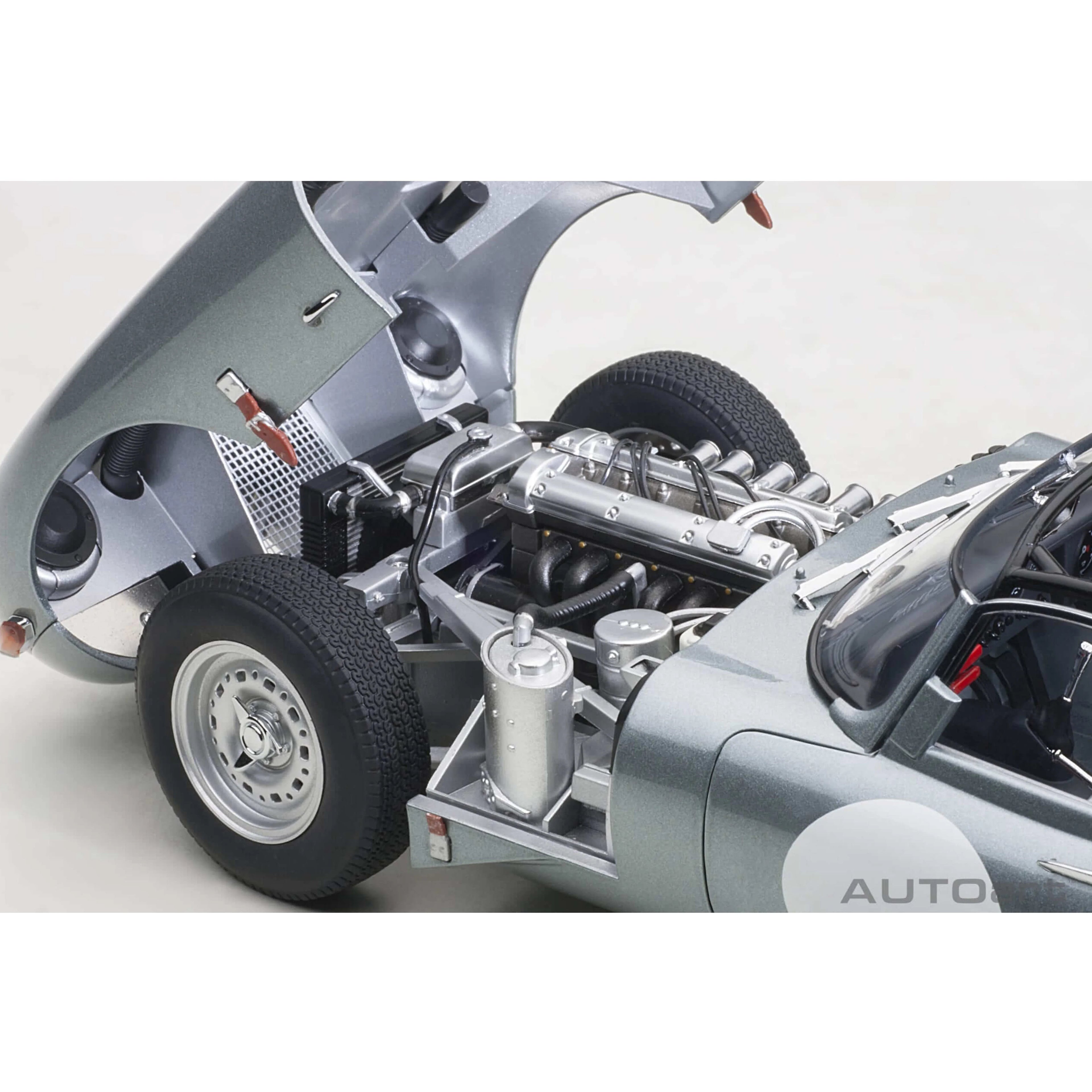 Jaguar Lightweight E-Type 2015 Silver 1:18