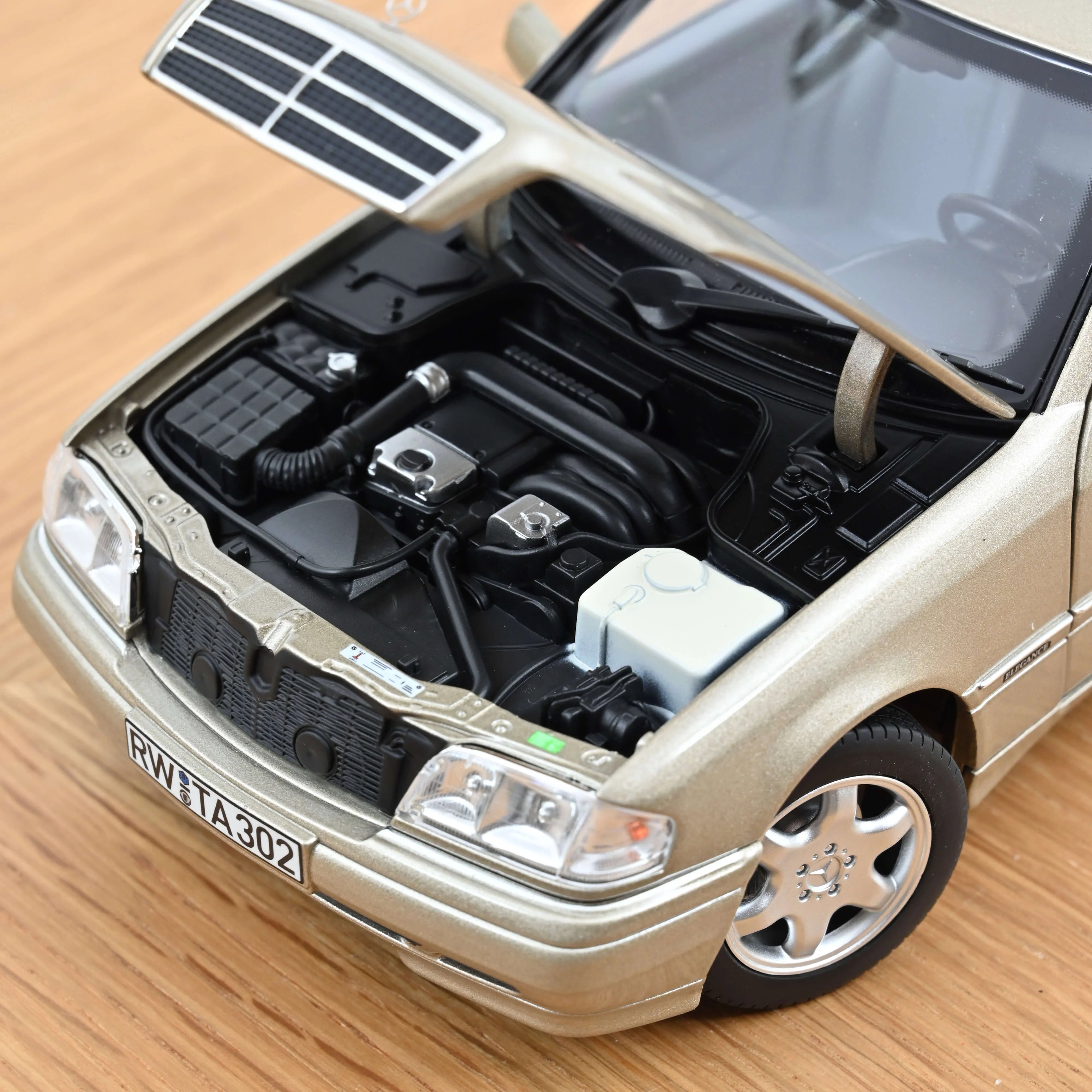 Mercedes-Benz C-Class T-Model 1997 Smoke silver 1:18