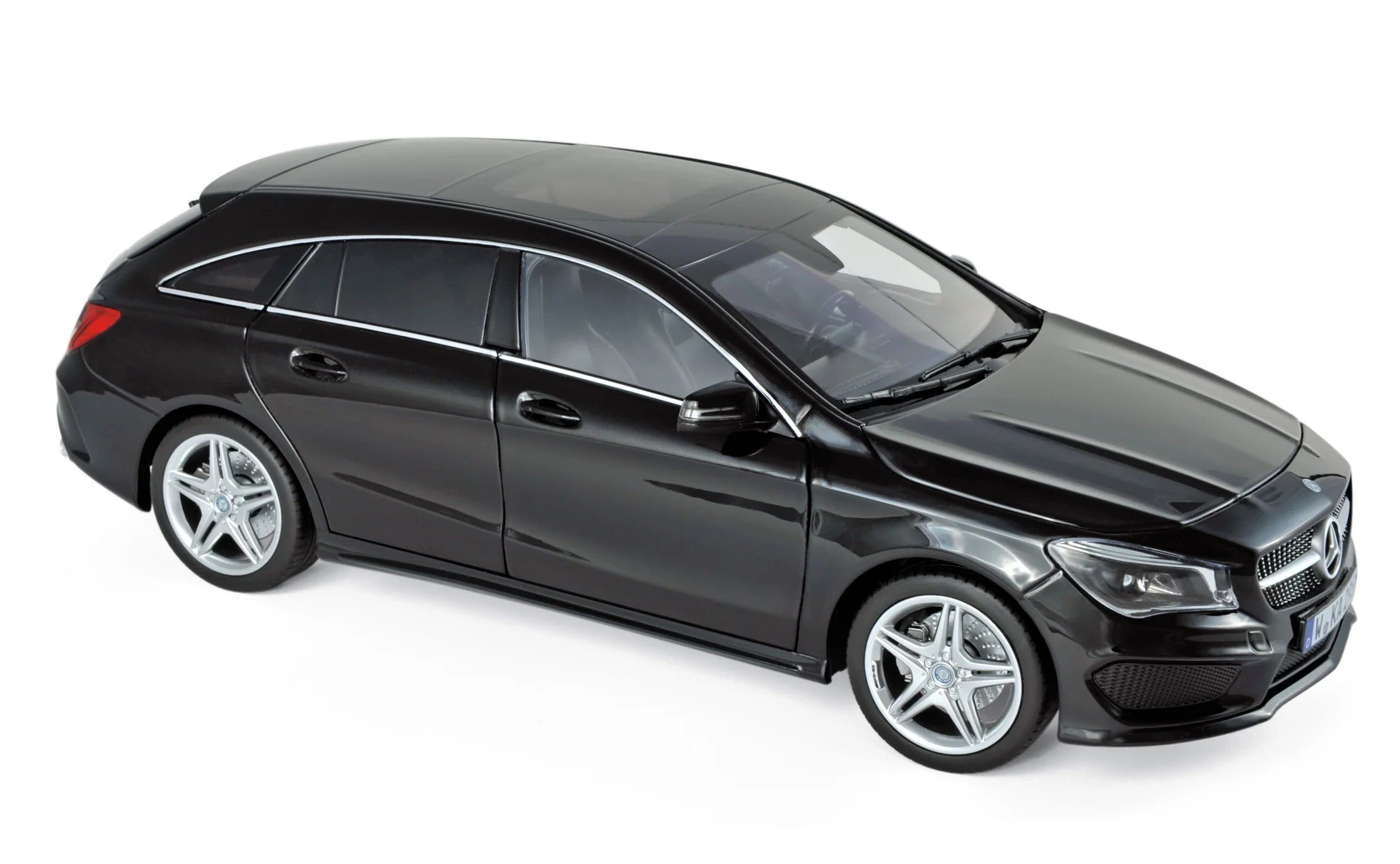 Mercedes-Benz CLA Shooting Brake 2015 Noir 1:18