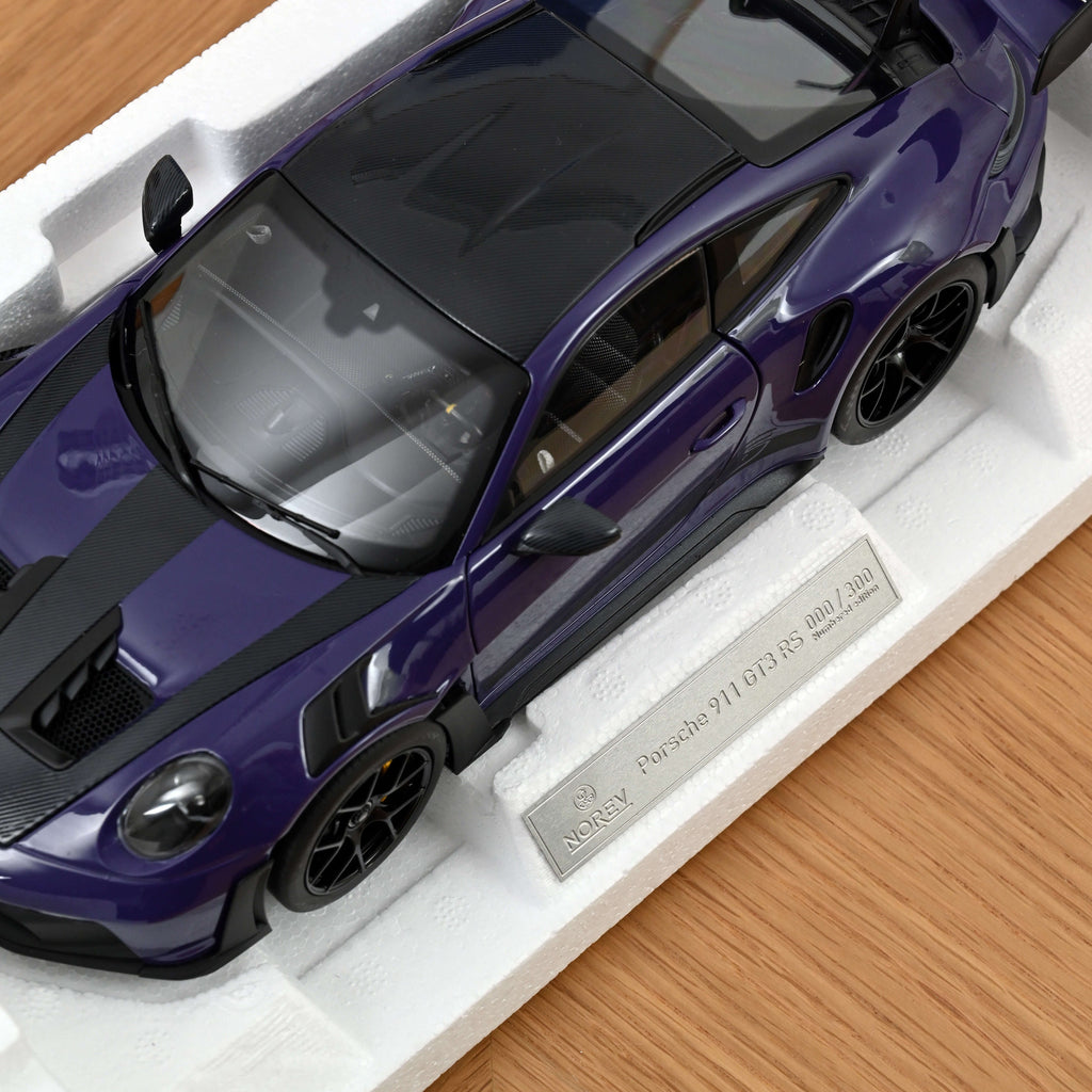 Porsche 911 GT3 RS Weissach pack 2022 Ultraviolet 1:18