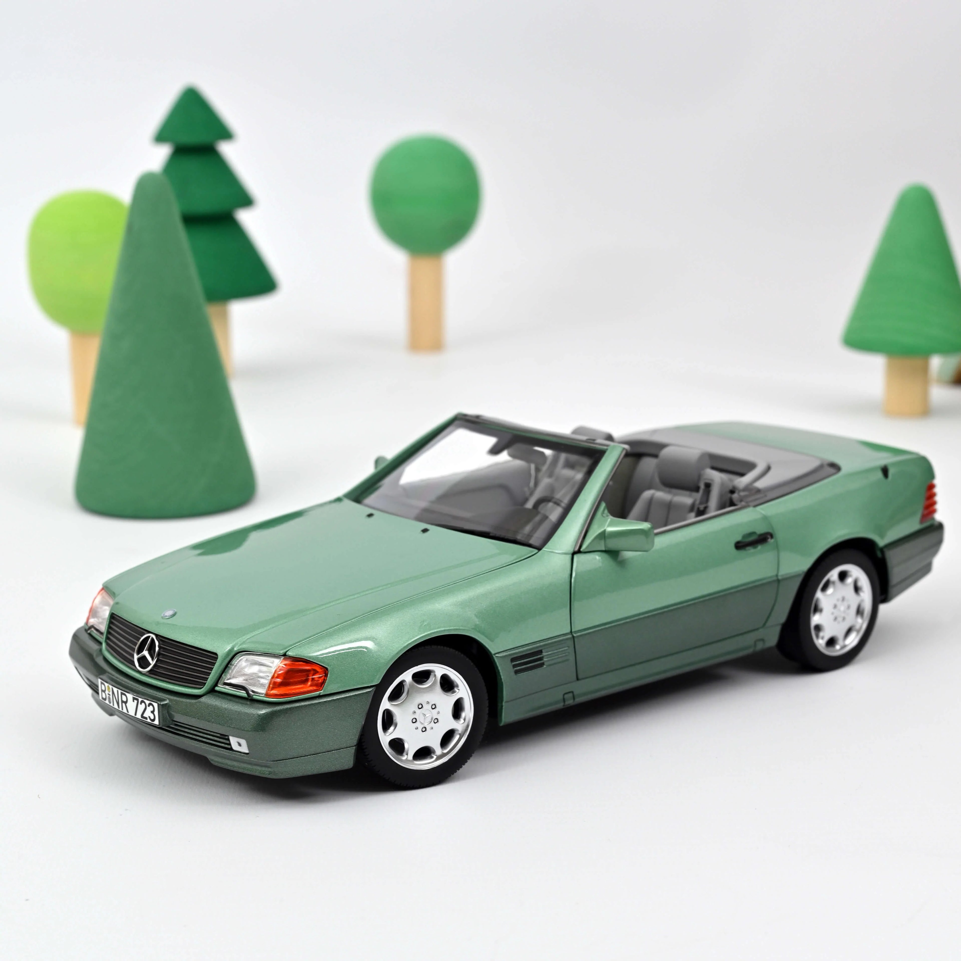 Mercedes-Benz 500 SL 1989 Green metallic 1:18 - 200pcs