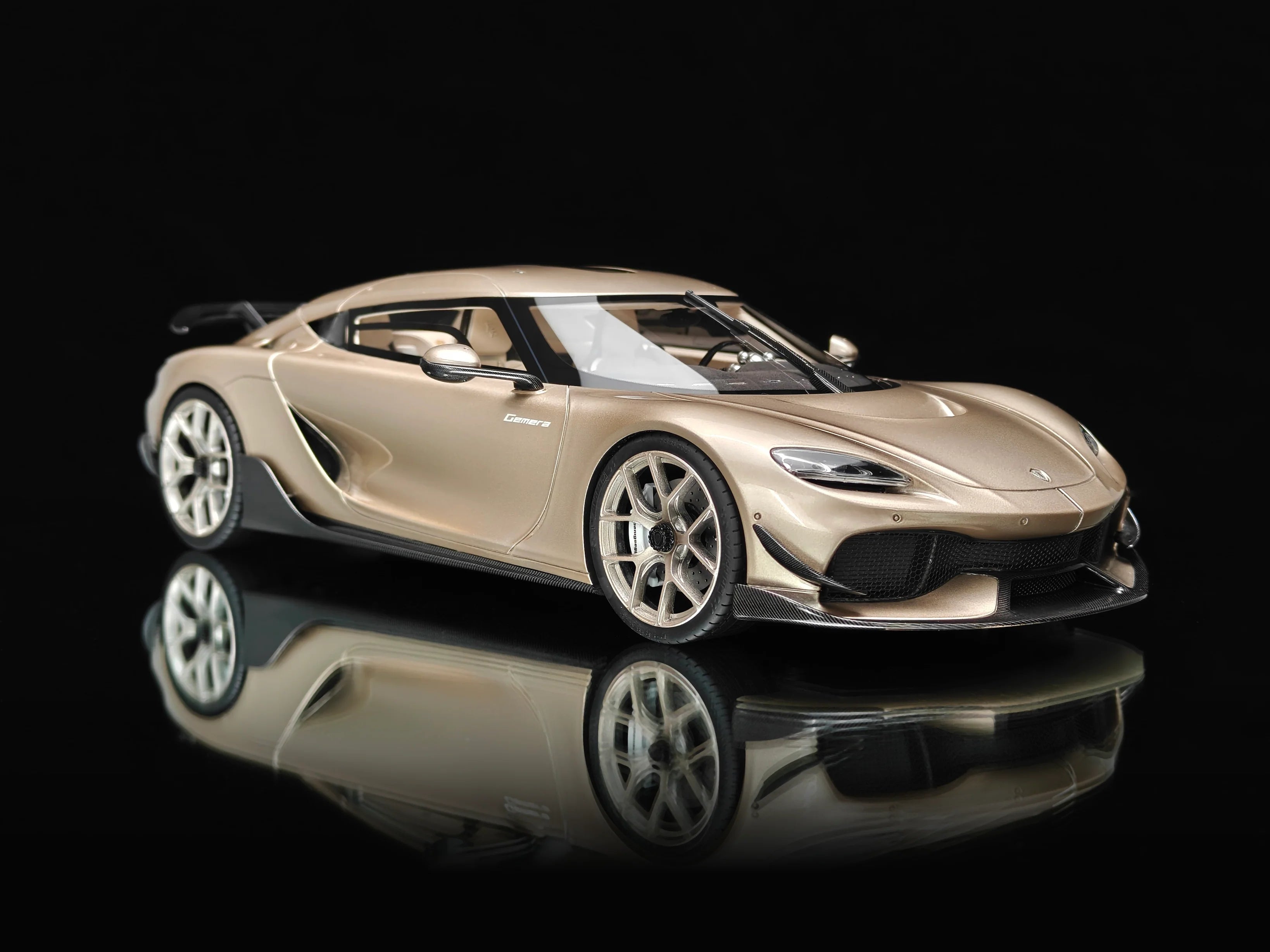 Pre-order FrontiArt Koenigsegg Gemera Champagne - Limited 100 pcs