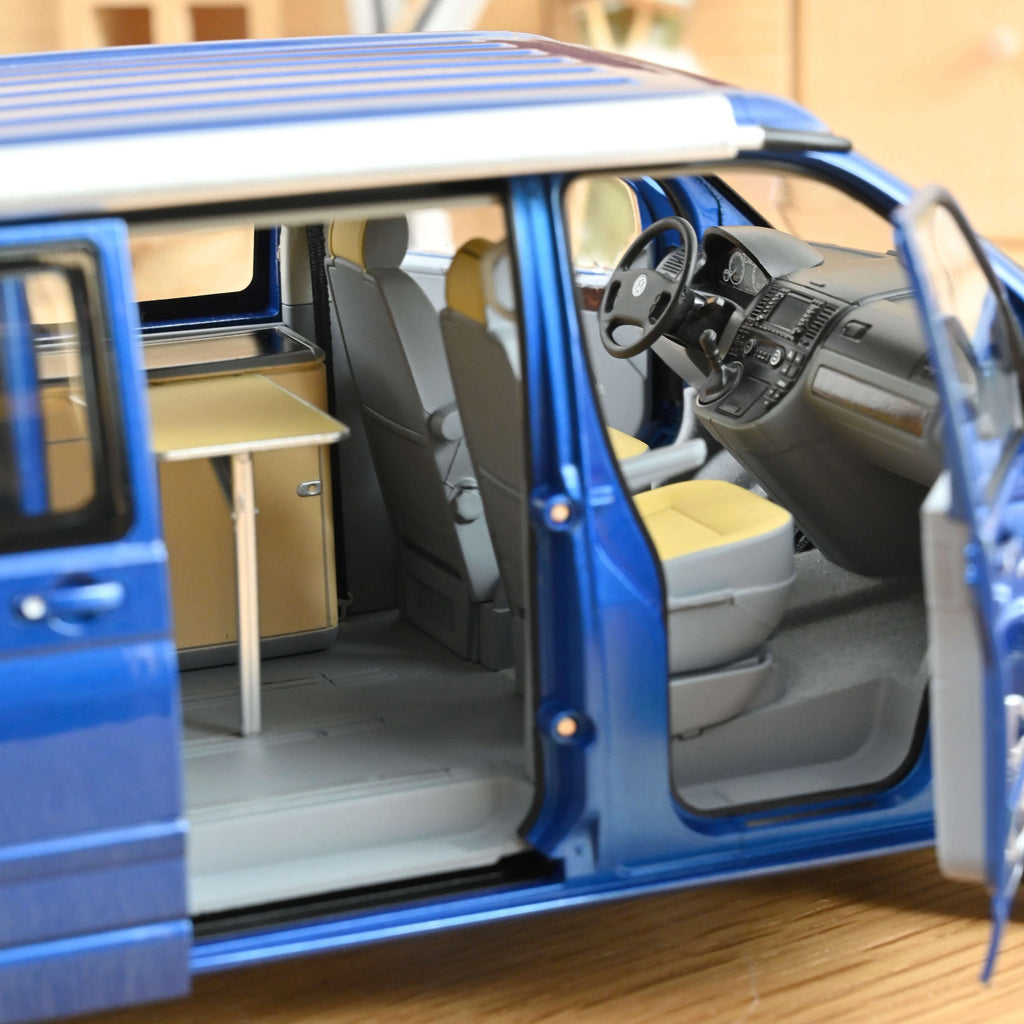 VW California 2003 Ravenablau Metallic 1:18