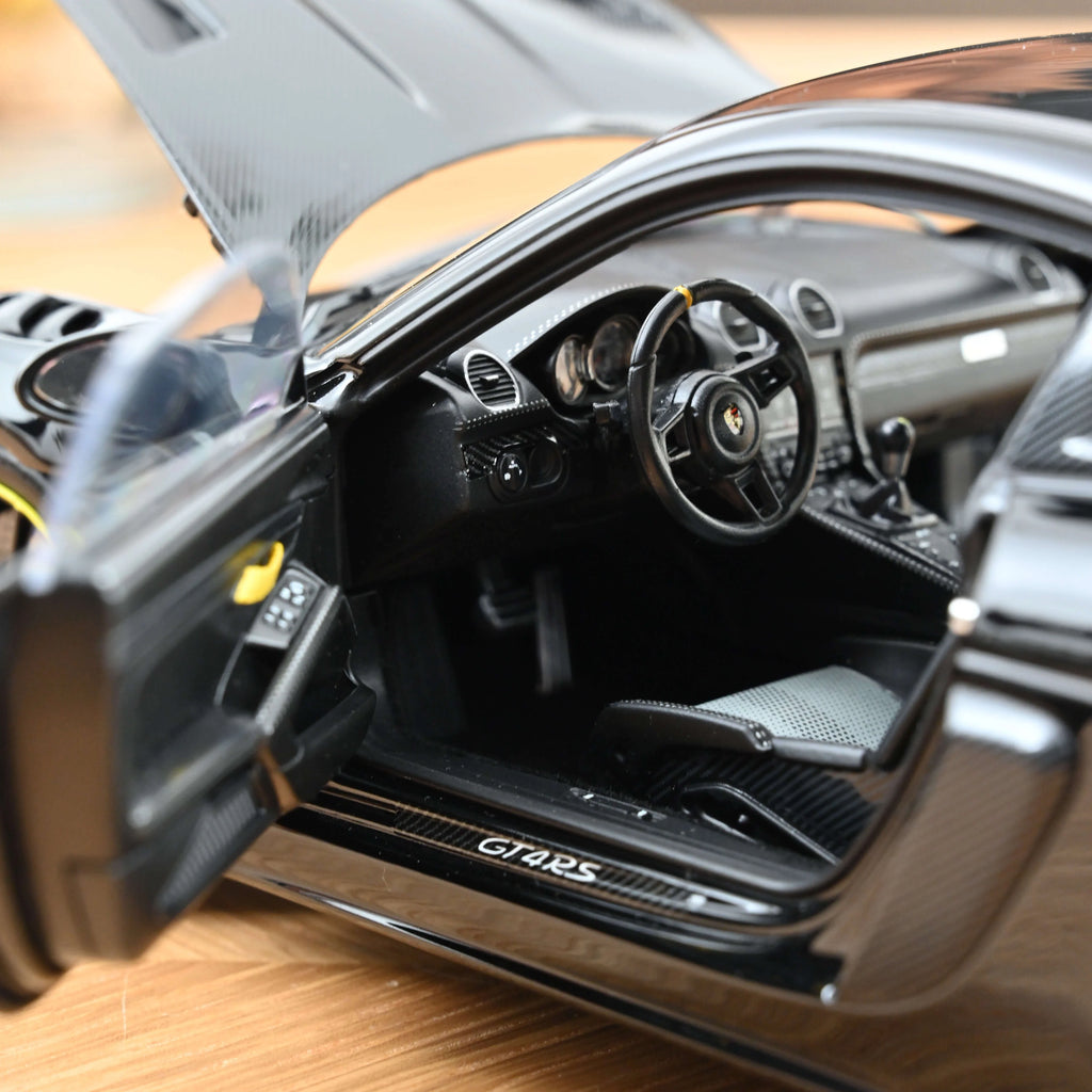 Porsche Cayman GT4 RS w/Weissach Pack 2023 Black 1:18 - 300pcs