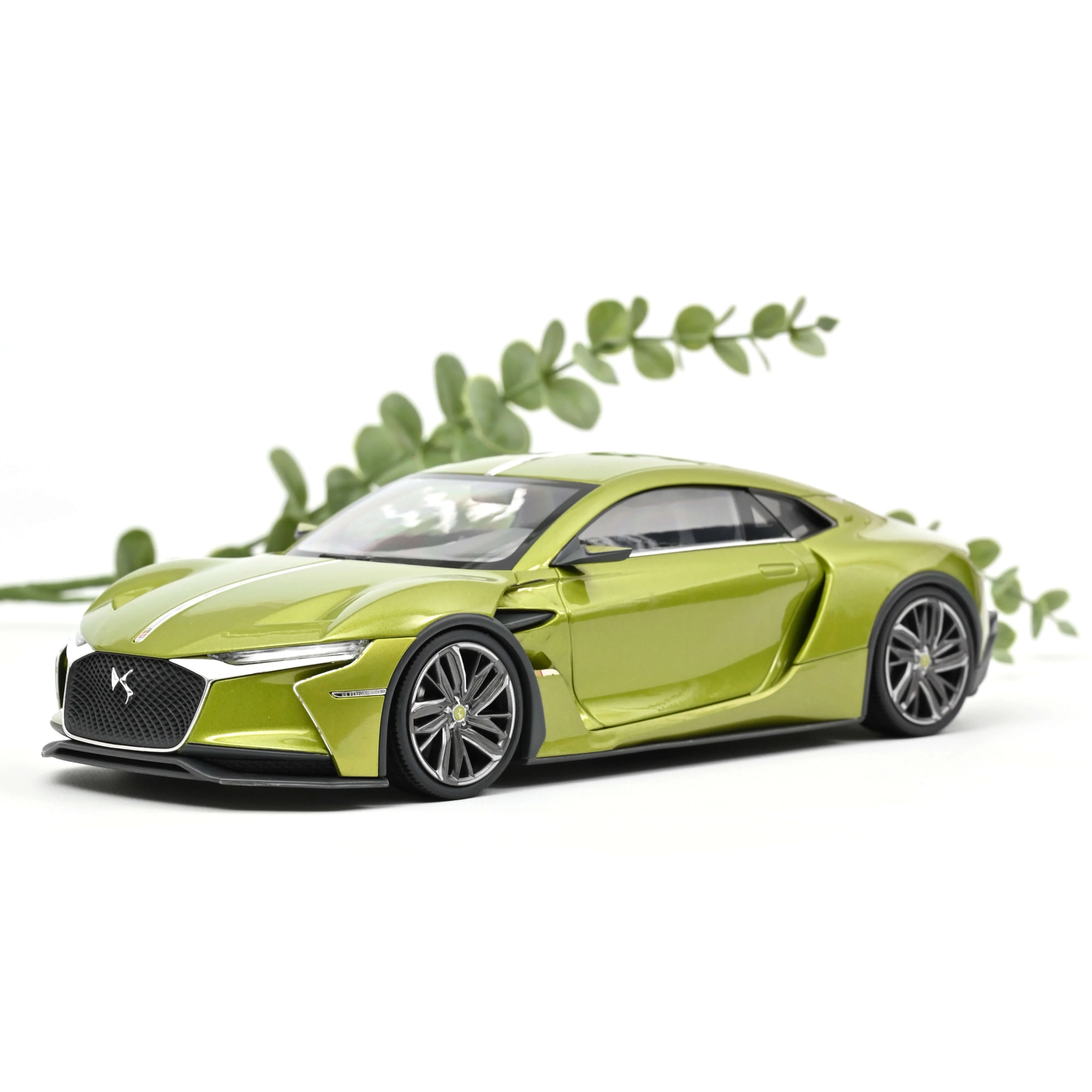 DS E-Tense 2016 Genfer Konzeptauto 1:18